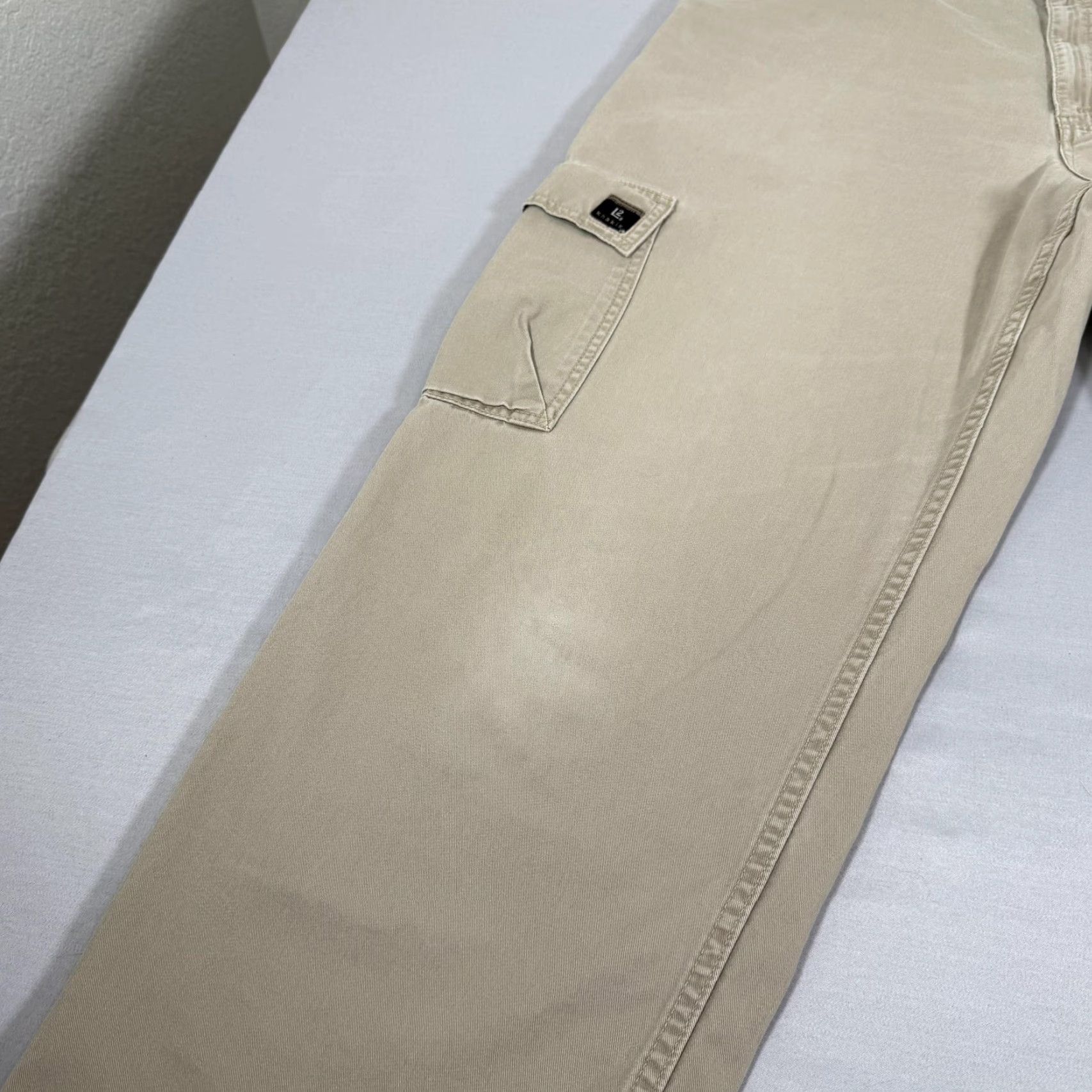 Levi's VINTAGE Levi's L2 Khakis Cargo Pants Mens 36x32 Beige Straight Leg 90s Grunge Y2K Baggy Loose Cargo Pockets Jeans Workwear Shirt? Size US 36 / EU 52 - 5 Thumbnail