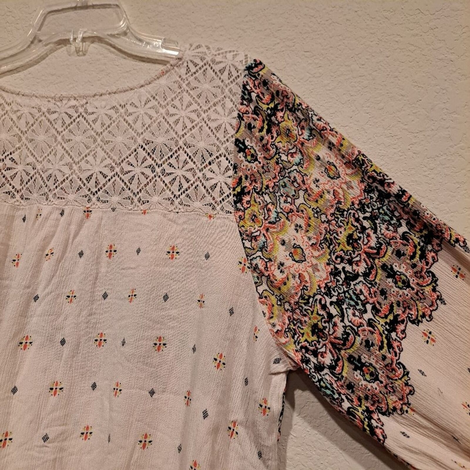 Other Eyeshadow crocheted shoulders white floral blouse size 2X Size XXL / US 16-18 / IT 52-54 - 3 Thumbnail