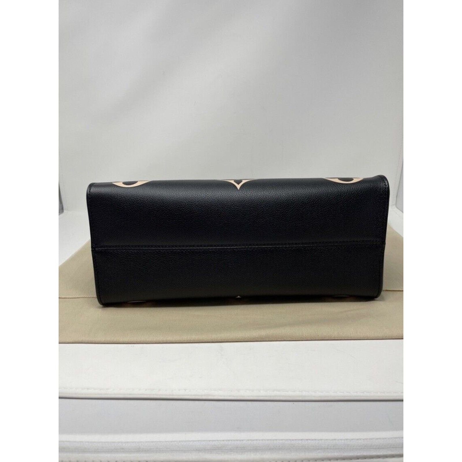 Louis Vuitton Louis Vuitton OnTheGo Tote MM Black/Beige Leather Size ONE SIZE - 10 Thumbnail