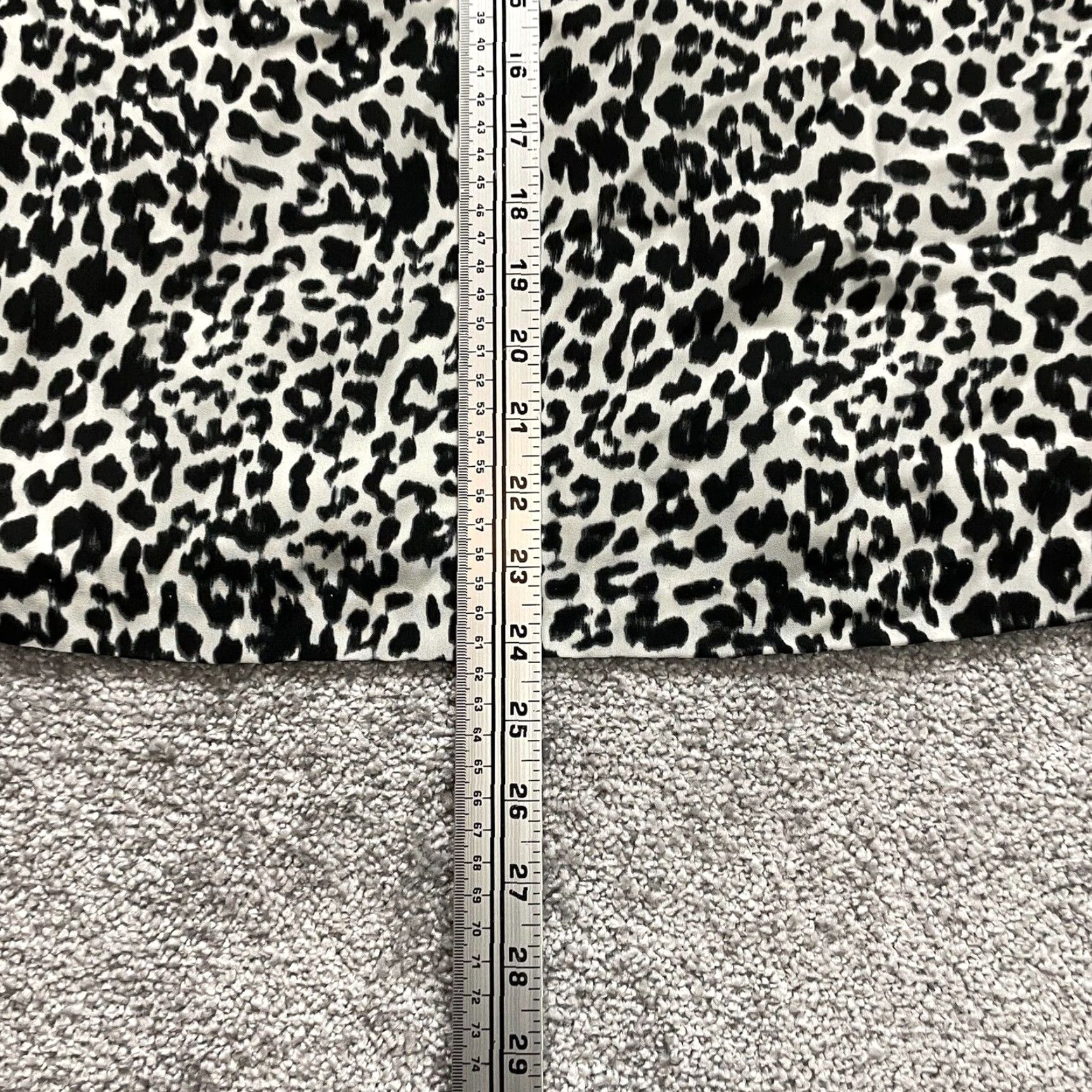 White House Black Market White House Black Market Blouse Womens 4 White Black Animal Print Ladies Size S / US 4 / IT 40 - 6 Thumbnail