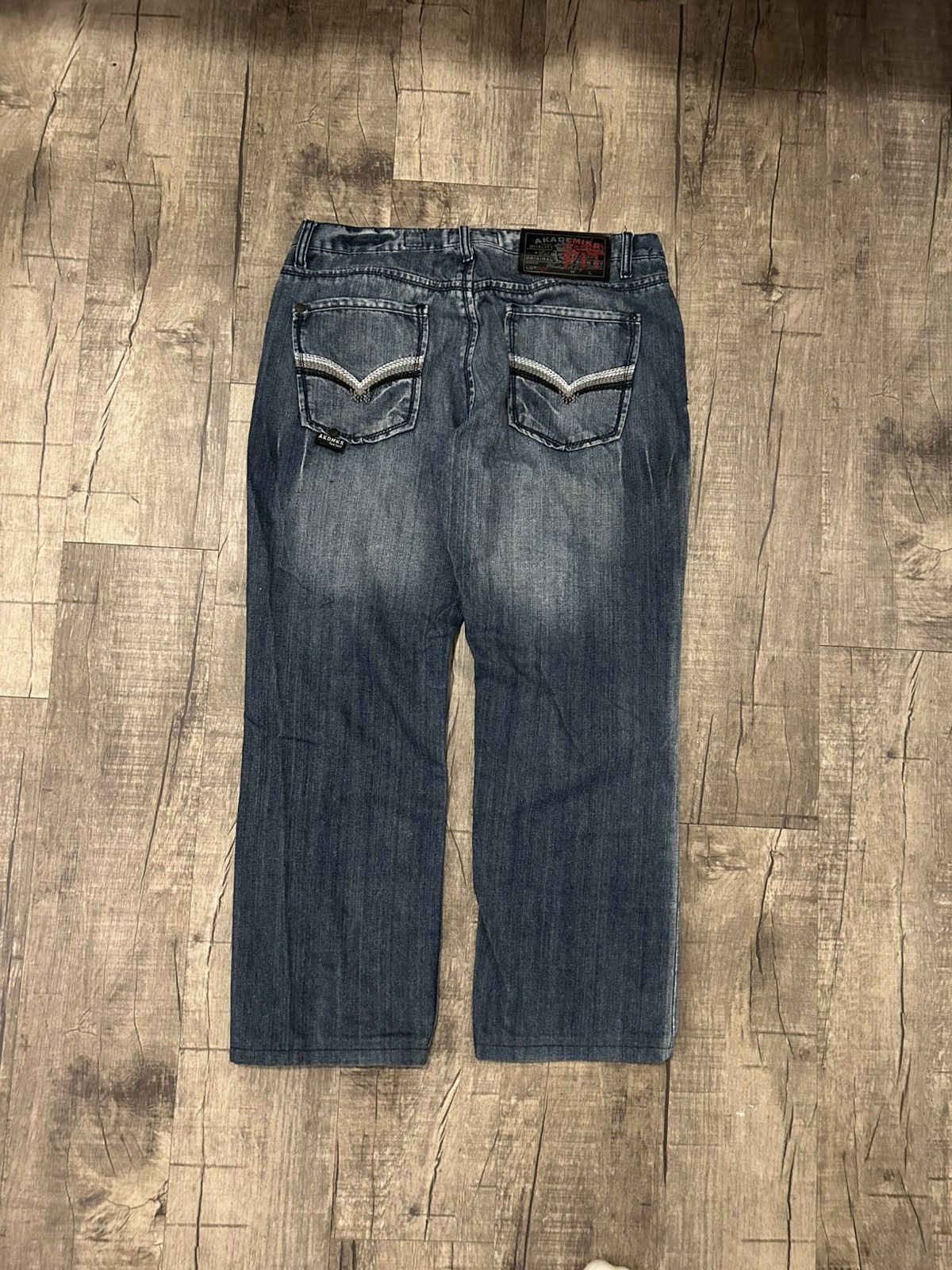 Akademiks Vintage Akademiks Embroidered Streetwear Jeans Size 34/28 Size US 34 / EU 50 - 1 Thumbnail