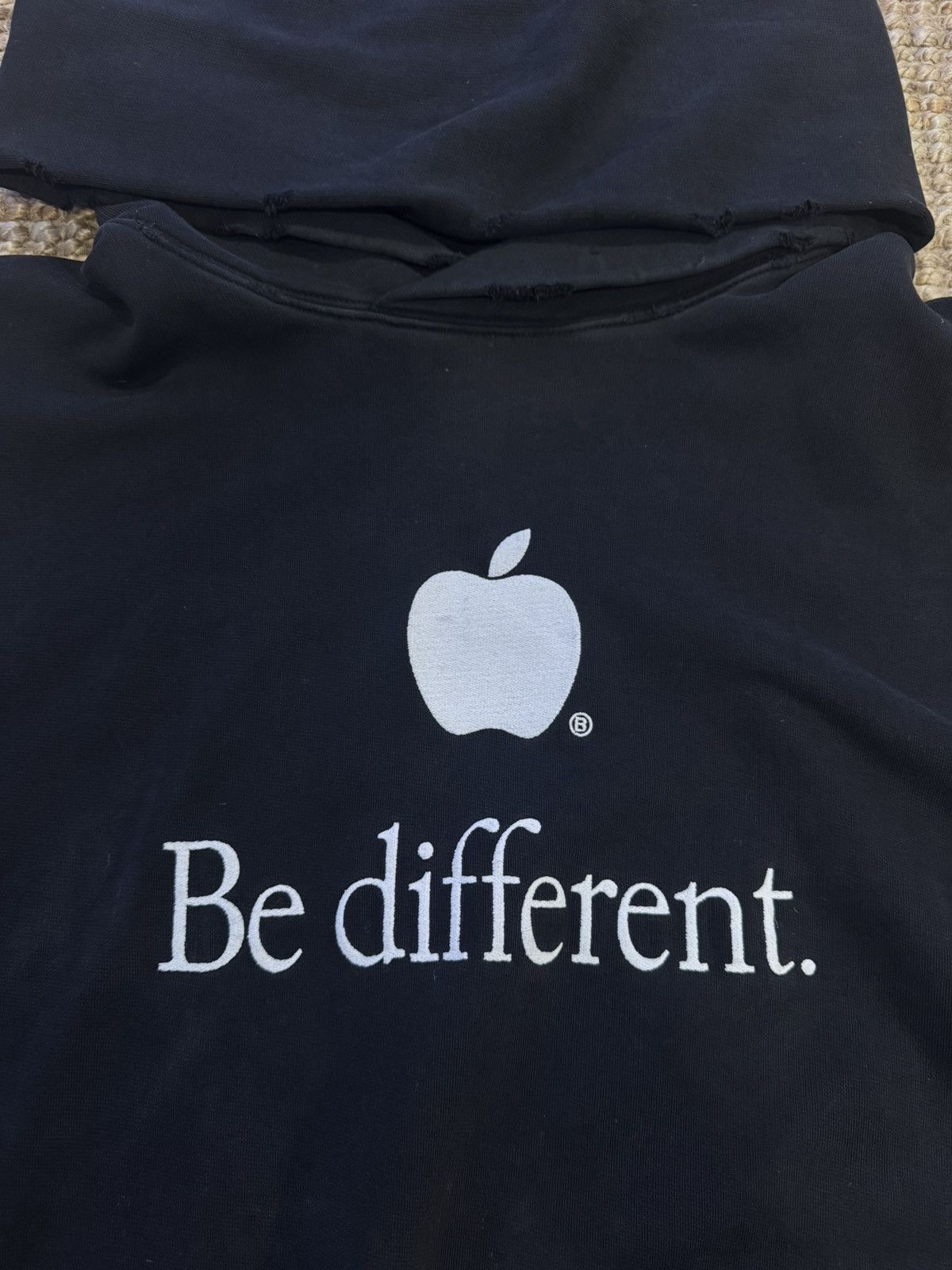 Balenciaga Balenciaga ‘Be Different’ Apple Hoodie Size US M / EU 48-50 / 2 - 2 Thumbnail
