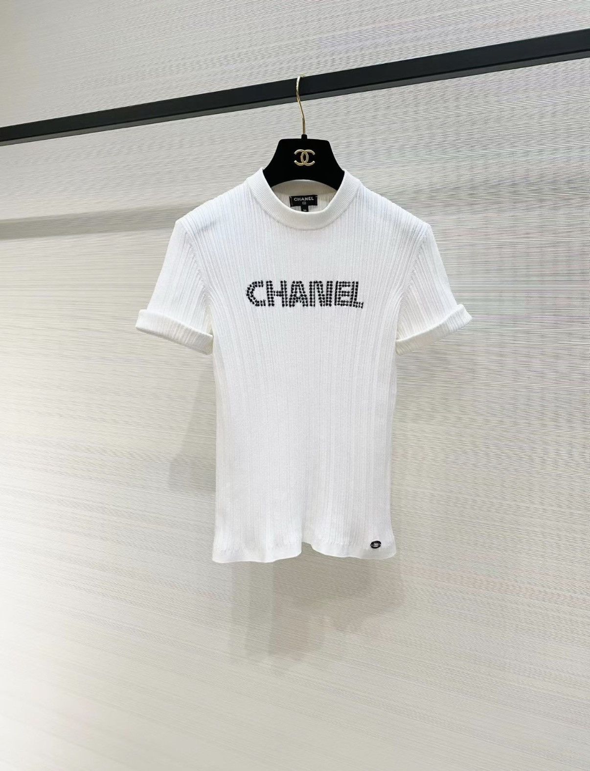 Chanel Chanel F36 White Logo Knit T-Shirt J33 Size XS / US 0-2 / IT 36-38 - 1 Thumbnail