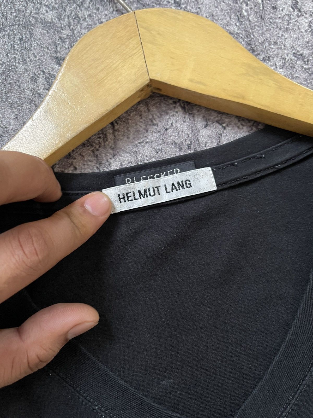 Helmut Lang Hulmut Lang vneck basic black tshirt Size US M / EU 48-50 / 2 - 3 Thumbnail