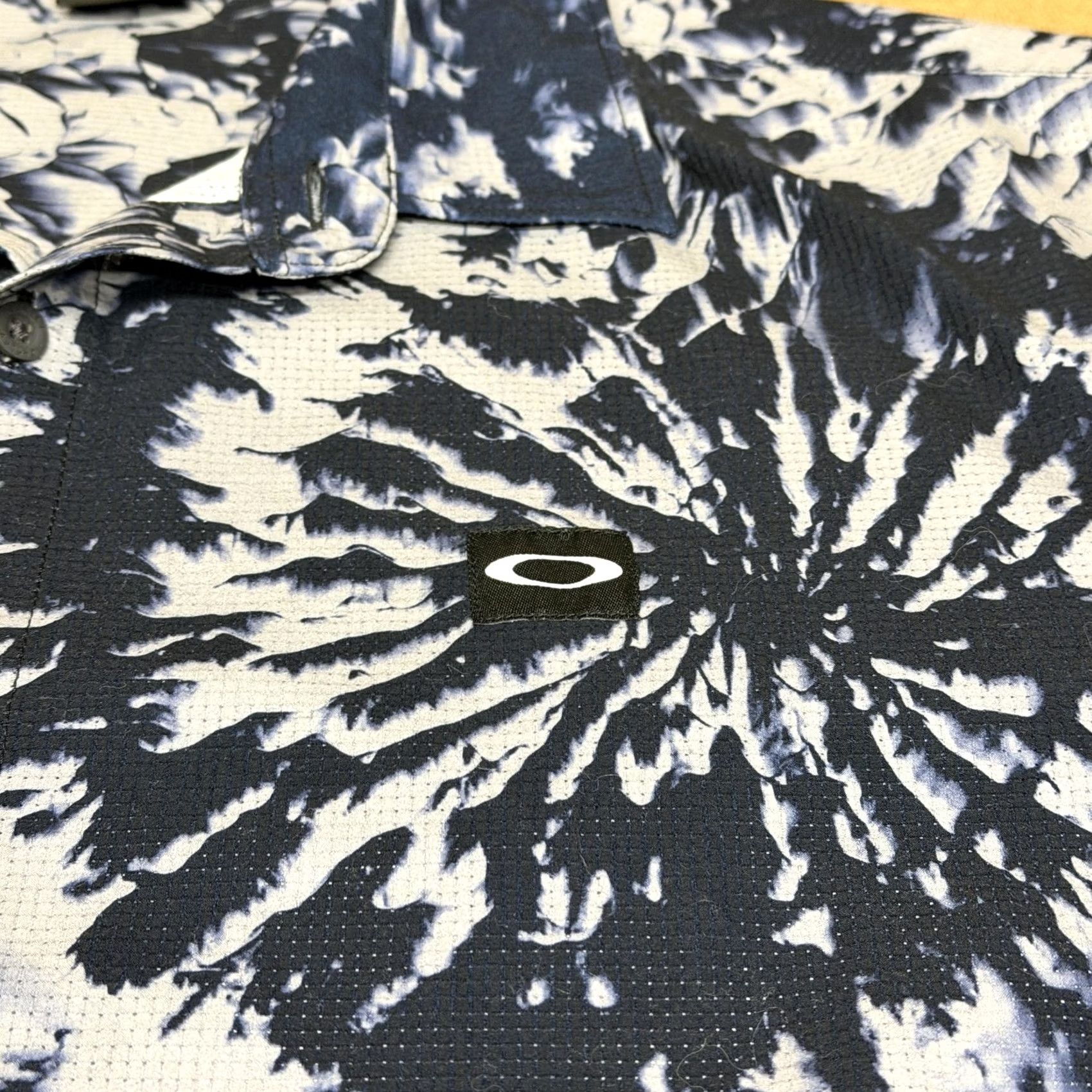 Oakley Oakley Shirt Mens XL Blue Tie Dye Print Button Up Recycled Polyester Casual Size US XL / EU 56 / 4 - 3 Thumbnail