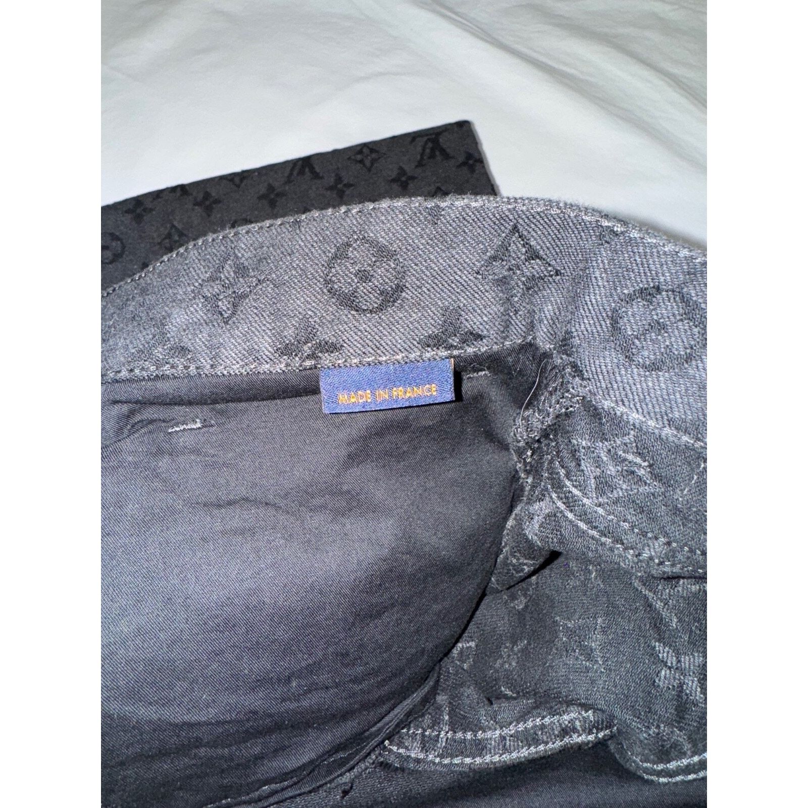 Louis Vuitton Louis Vuitton NBA Monogram Logo Gris Chine Grey Black Size US 34 / EU 50 - 13 Thumbnail