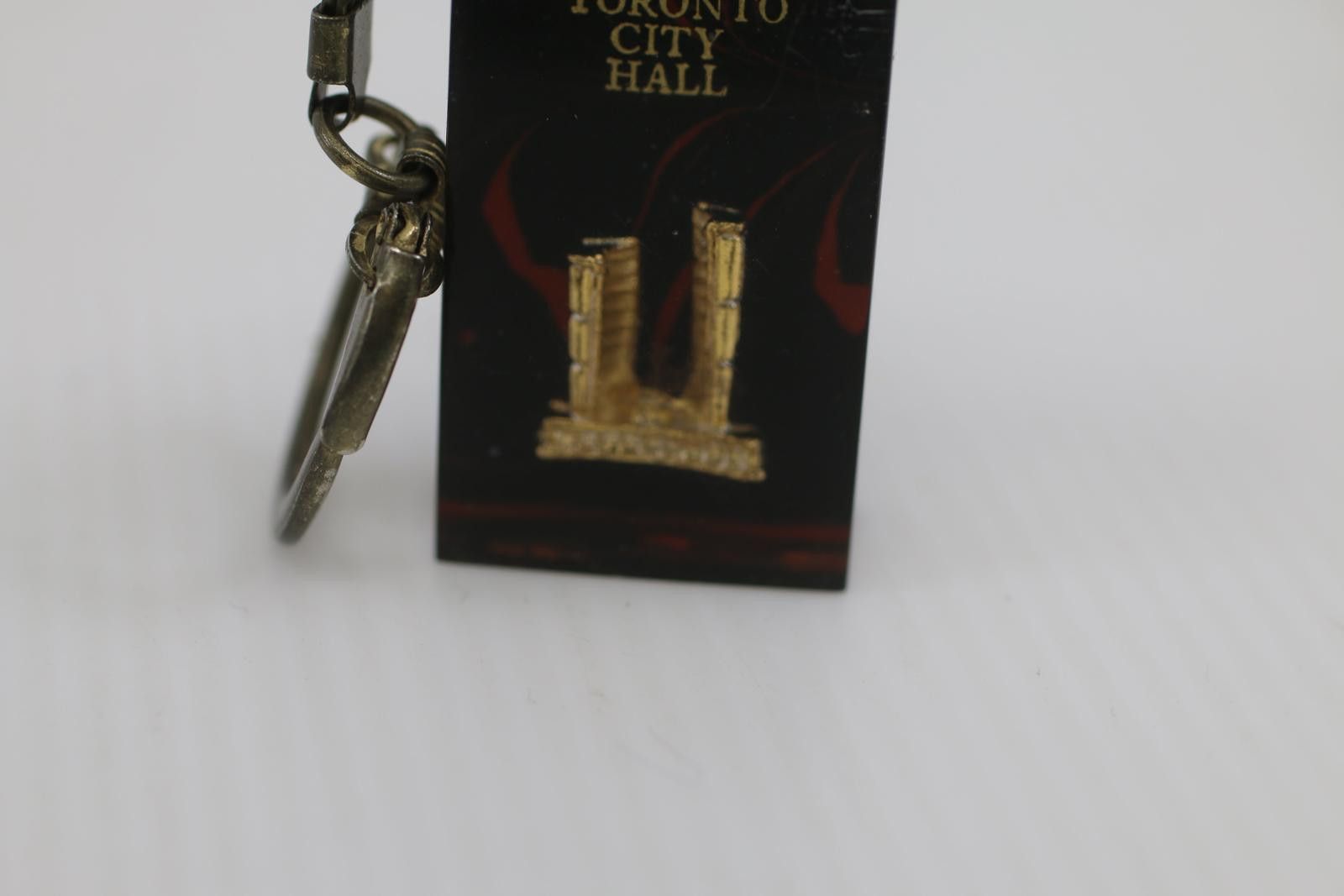 Warner Bros Vintage Keychain TORONTO CITY HALL Souvenir Keyring ONTARIO Size ONE SIZE - 2 Thumbnail