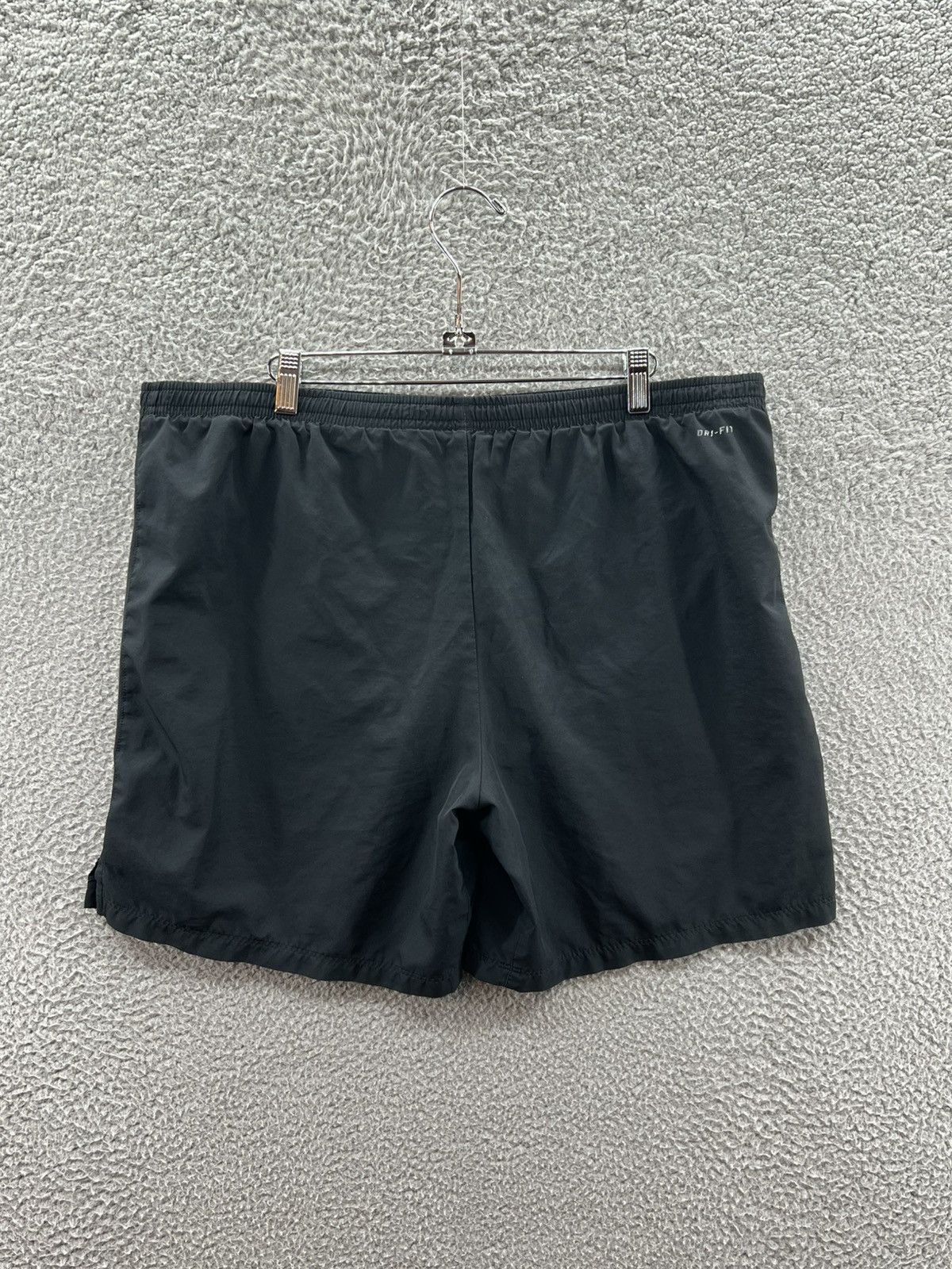 Nike Nike Running Shorts Size Large Challenger Lined 7" Dri-Fit Size US 32 / EU 48 - 2 Thumbnail
