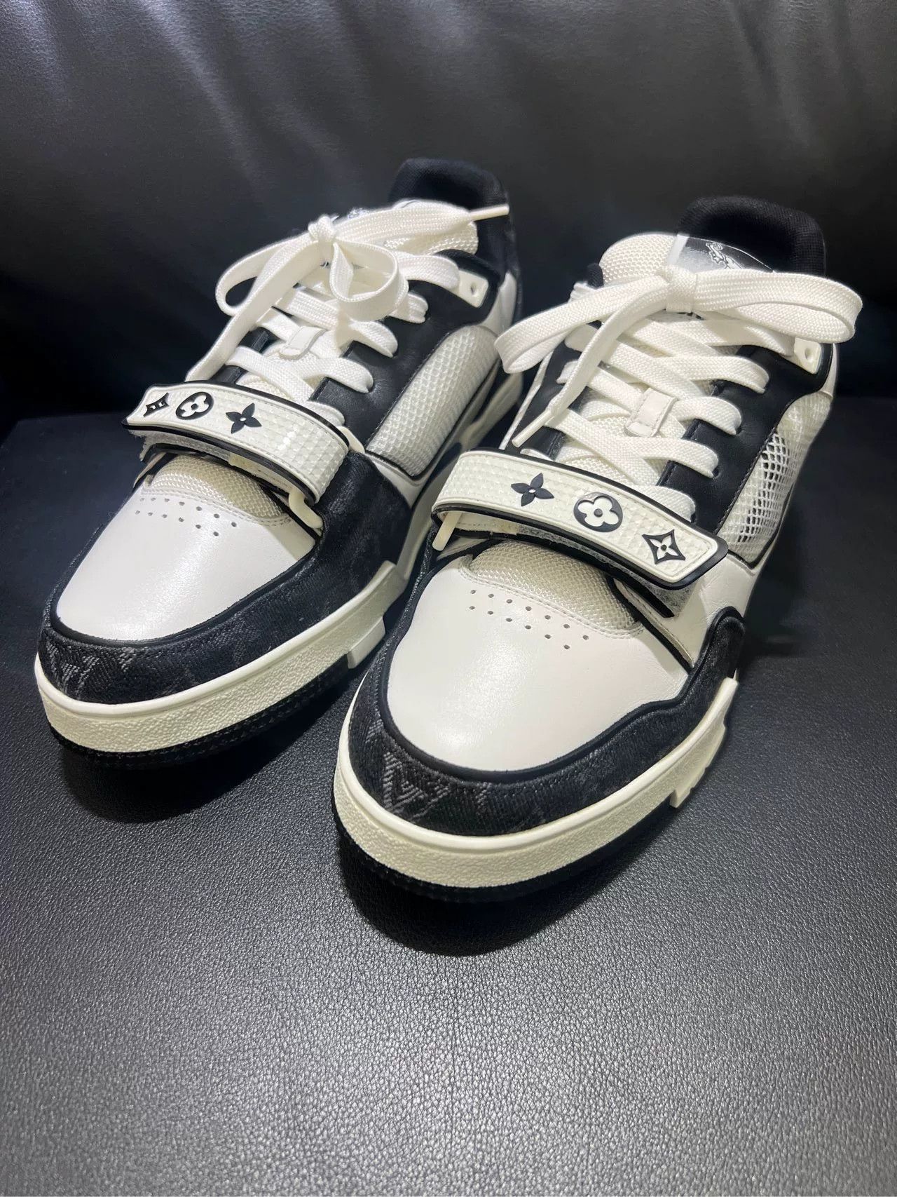 Louis Vuitton Louis Vuitton Trainer Black White Size US 8 / EU 41 - 1 Thumbnail