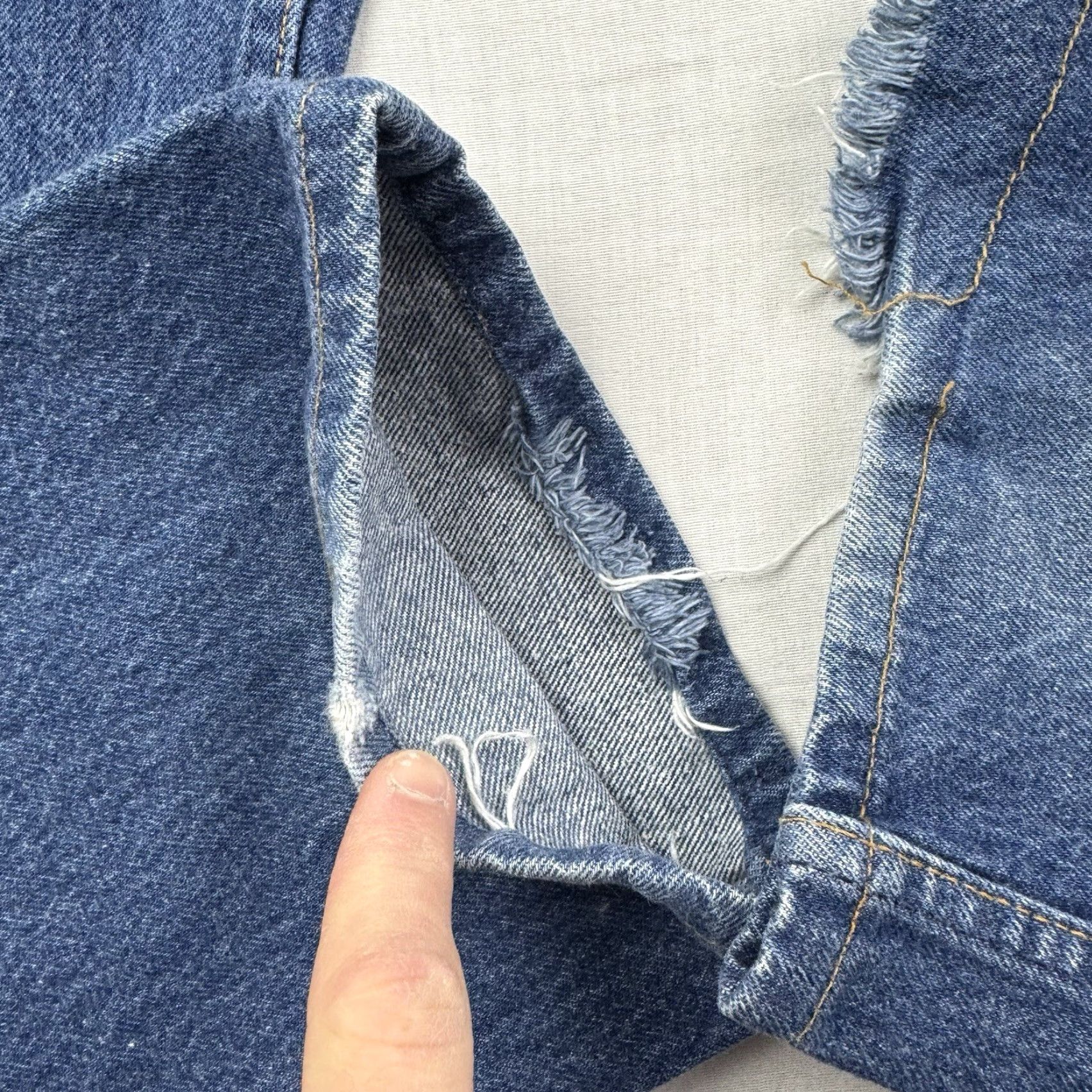 Levi's VINTAGE Levi's 501 Jeans Men Adult 31x30 Button Fly Made In USA Straight Blue 100% Cotton USA Womens Mens? Size US 31 - 4 Thumbnail