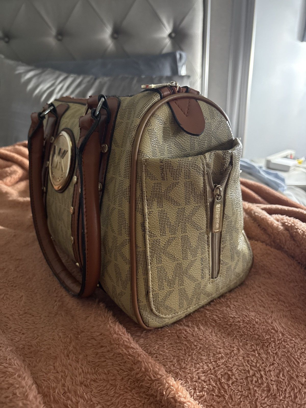 Michael Kors Michael Kors Duffle Style Size ONE SIZE - 4 Thumbnail