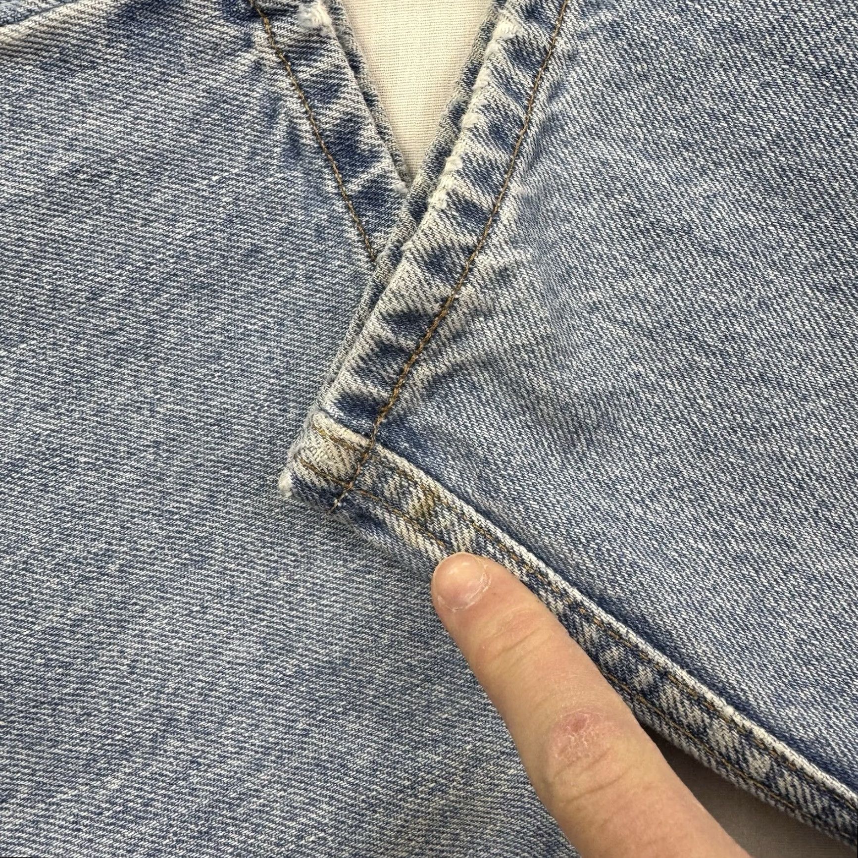 Levi's VINTAGE Levi's 550 Jeans Mens Adult 36x30 Relaxed Light Wash 90s Hipster Straight Blue Cotton Size US 36 / EU 52 - 3 Thumbnail