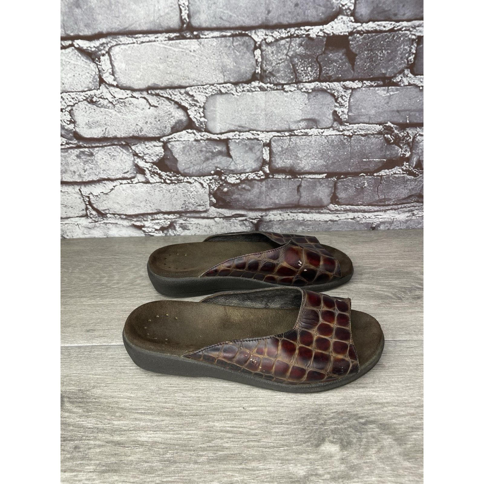 Mephisto Mephisto Brown Leather Croc Embossed Slip On Slides Sandals Size US 5 / IT 35 - 13 Thumbnail