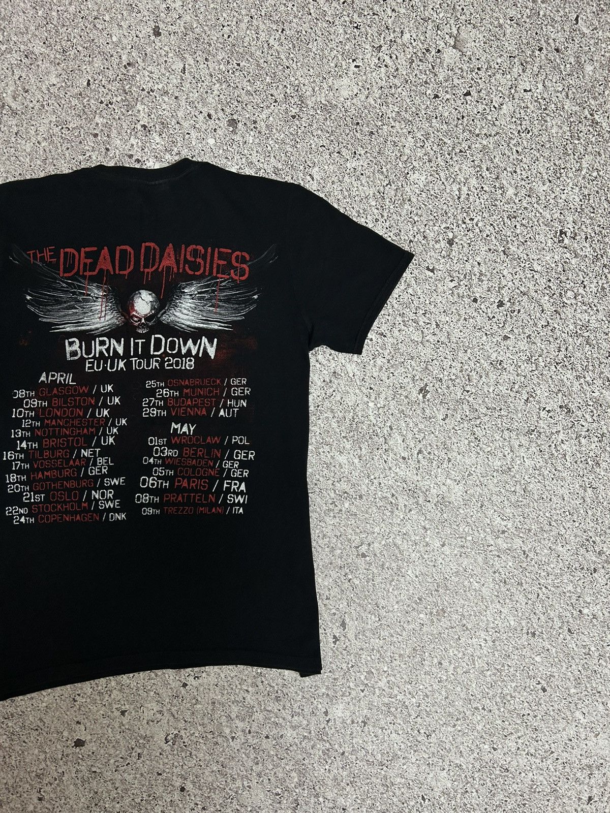 Band Tees The Dead Daisies Burn It Down Tour Band Rock 2018 T-Shirt Size US M / EU 48-50 / 2 - 6 Thumbnail