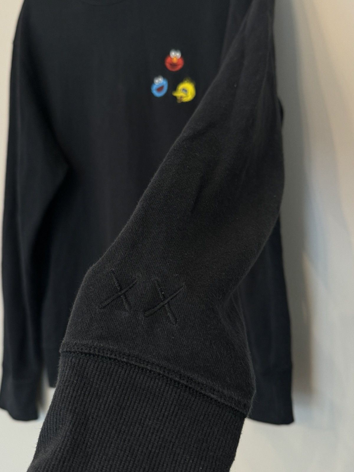 Kaws Kaws x Uniqlo Sesame Street collaboration sweatshirt Size US M / EU 48-50 / 2 - 5 Thumbnail