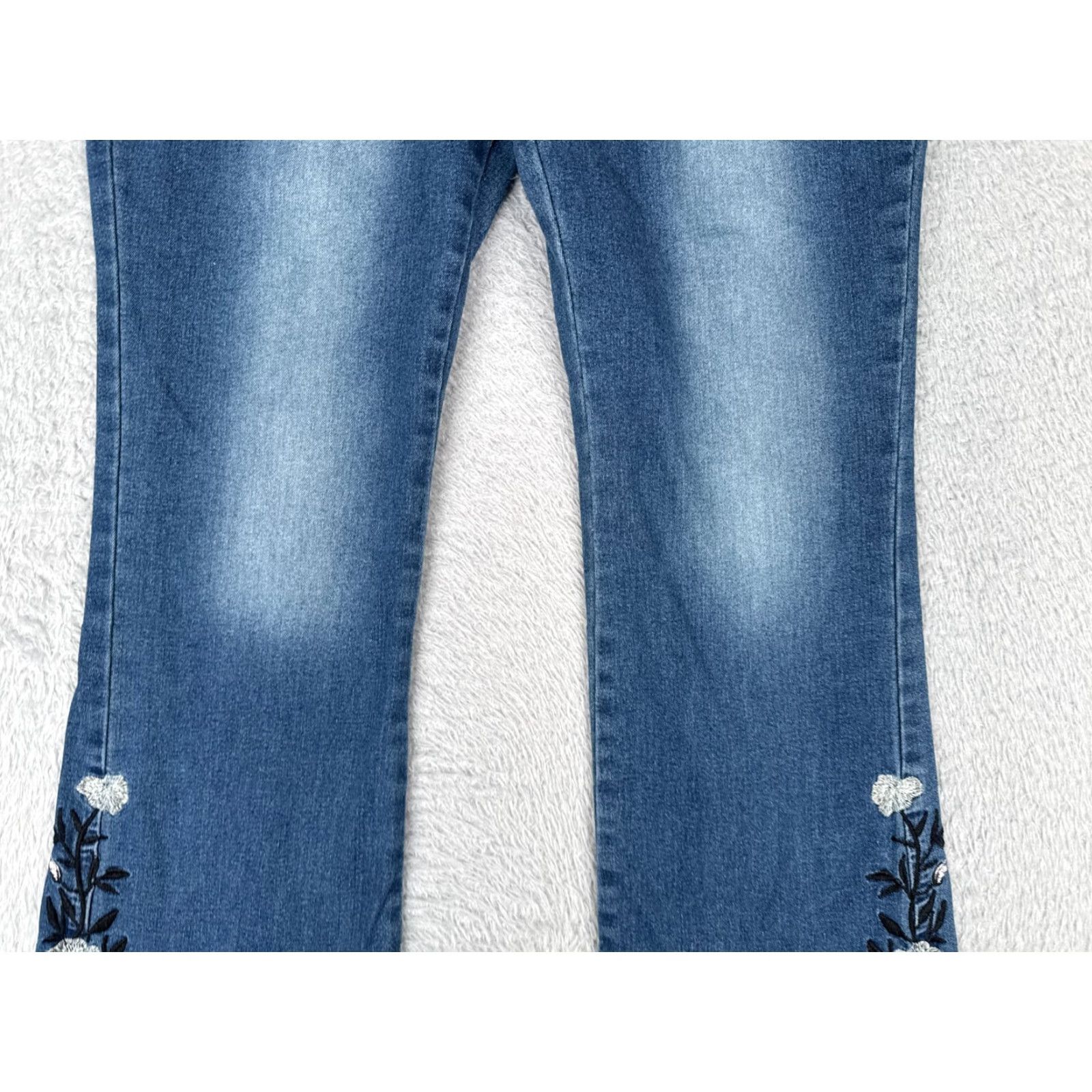 Vintage Vintage Unbranded Women's Jeans Flared 30x29 High Rise Denim Embroidered Floral Cotton Blend Blue Size 30" / US 8 / IT 44 - 3 Thumbnail