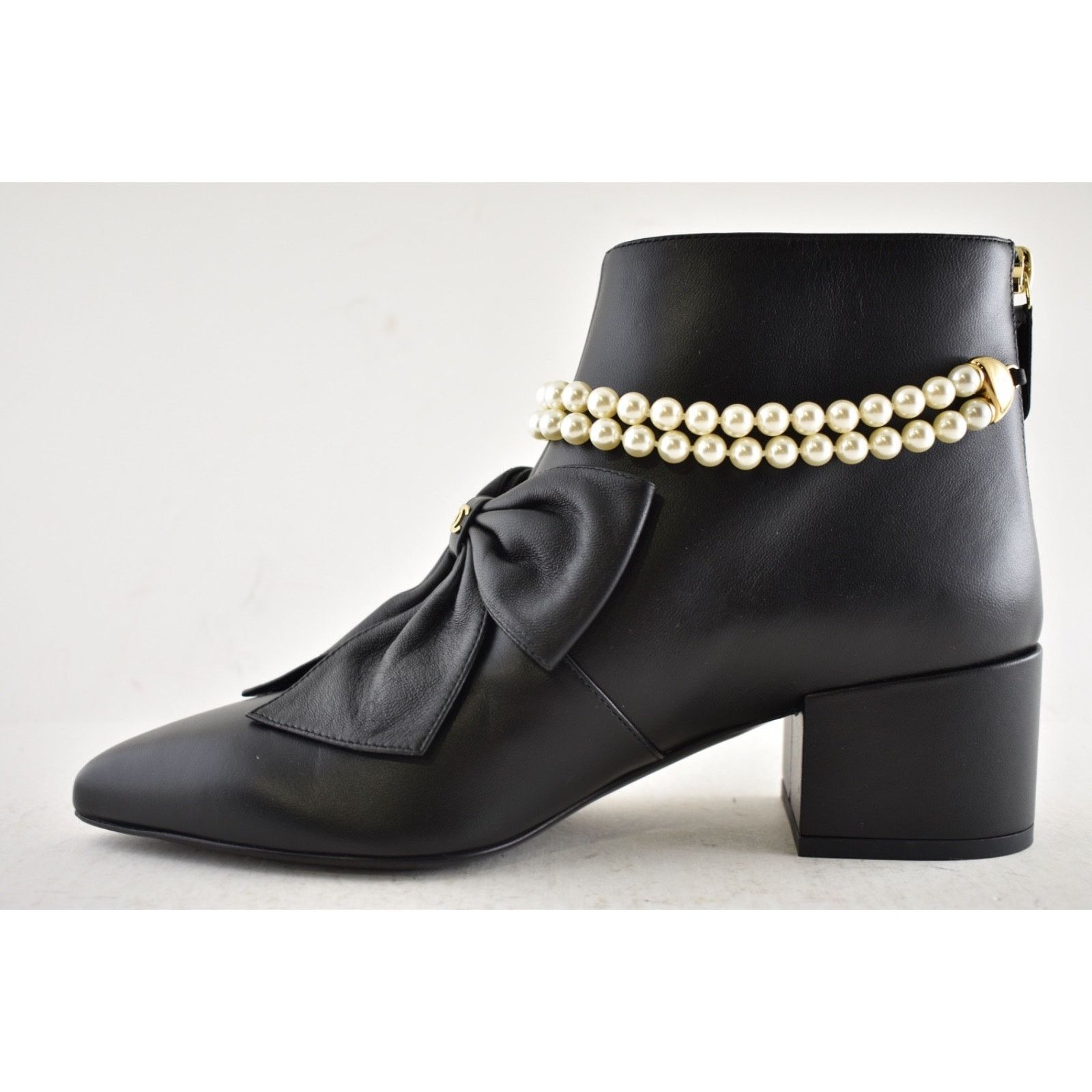 Chanel Chanel 24A Black Lambskin Pearl CC Bow Ankle Heel Boots 37.5 Size US 7.5 / IT 37.5 - 16 Thumbnail