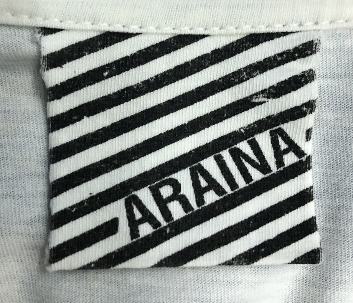 Vintage Vintage Araina Fashion T-Shirt Size US M / EU 48-50 / 2 - 7 Thumbnail