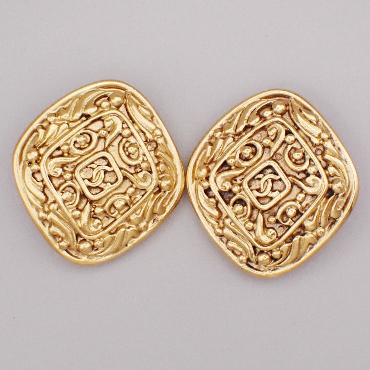 Chanel Chanel Vintage CC Diamond Shape Clips-On Earrings Gold-Plated Size ONE SIZE - 1 Thumbnail