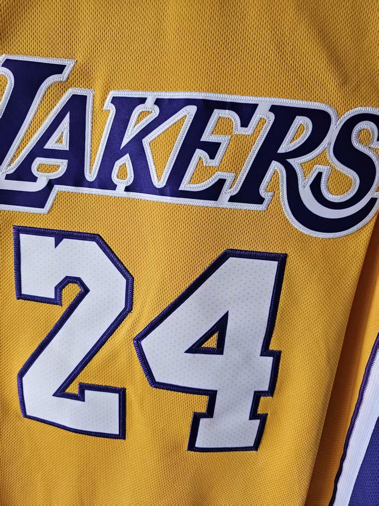 NBA Lakers 24 Kobe Bryant Jersey Yellow L Size US L / EU 52-54 / 3 - 3 Thumbnail