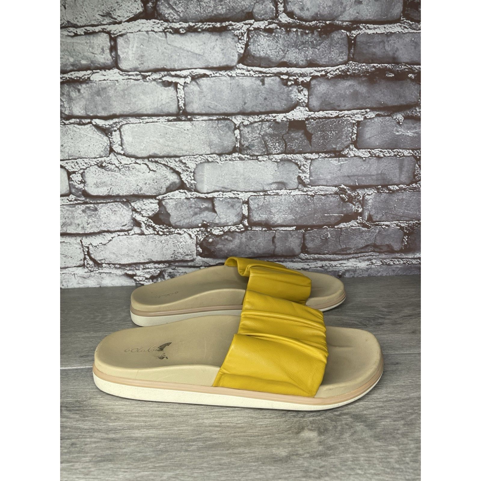 Olukai Olukai Pihapiha Gold Leather Beach Slides Casual Sandals Wom Size US 10 / IT 40 - 16 Thumbnail