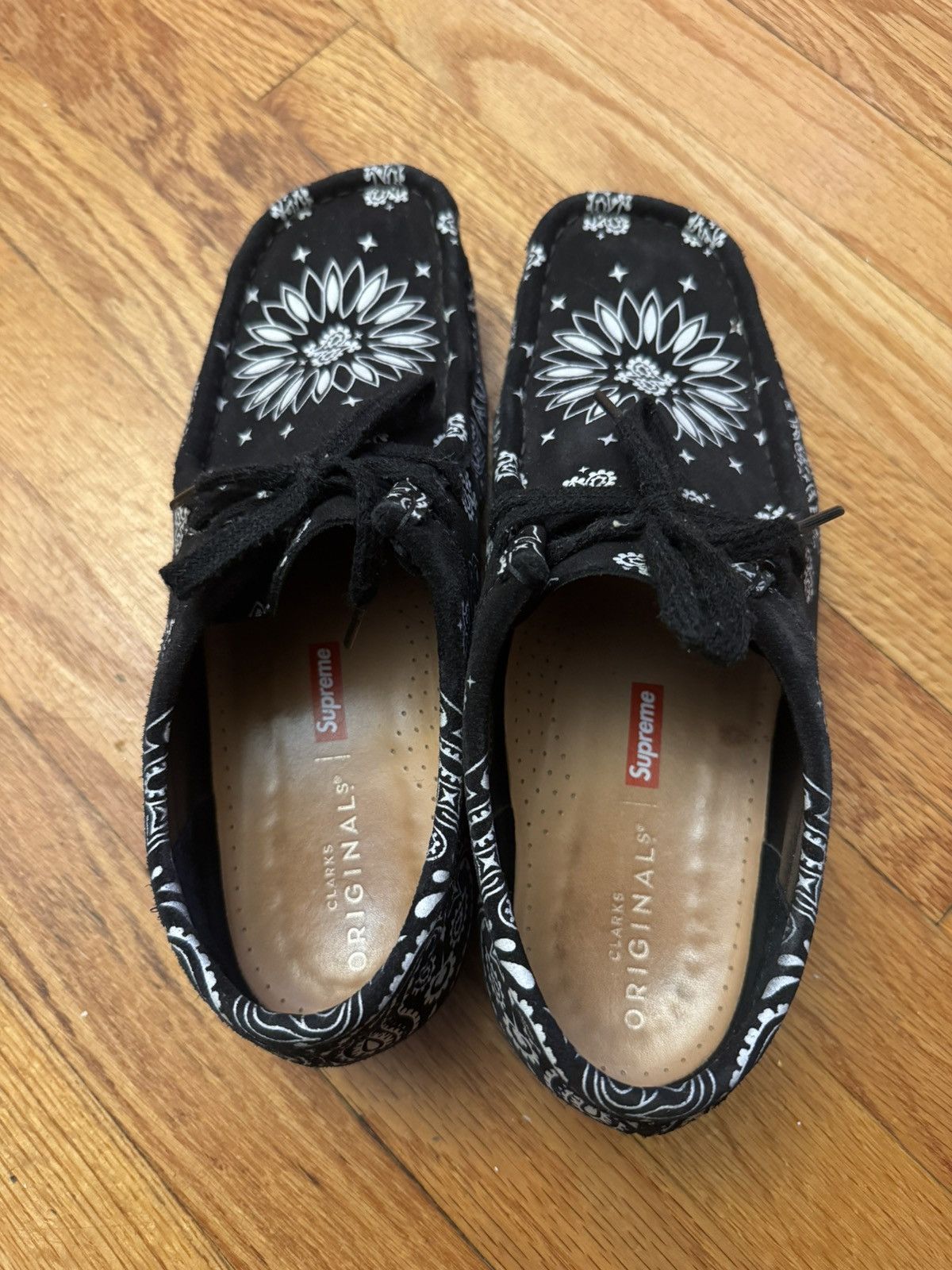 Clarks × Supreme Supreme x clarks original wallabees black paisley bandana Size US 9 / EU 42 - 3 Thumbnail