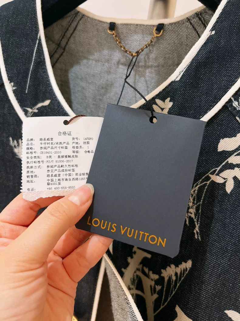 Louis Vuitton Louis Vuitton Wheat-ear denim baseball jacket 2503-Nextarro Size US S / EU 44-46 / 1 - 9 Thumbnail