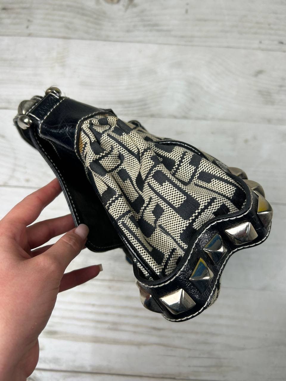 Guess Vintage Guess Leather Monogram Shoulder Bag Y2K Size ONE SIZE - 6 Thumbnail