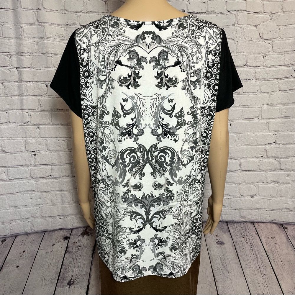 Other Susan Graver Black White Embellished Short Sleeve Top Size Size L / US 10 / IT 46 - 4 Thumbnail