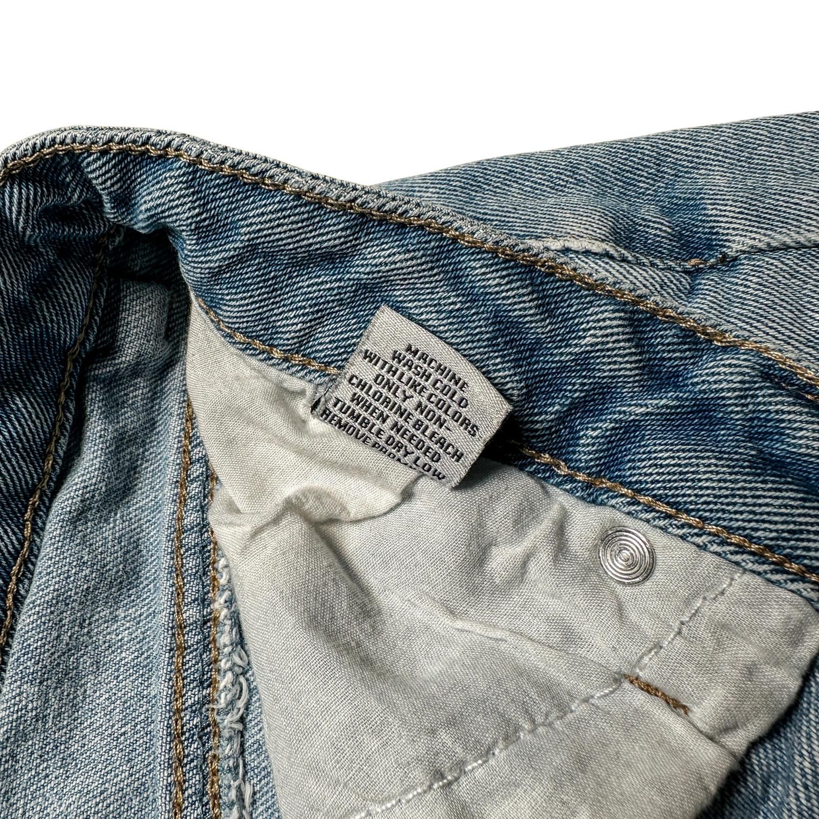 Almost Famous Almost Famous Distressed Cutoff Denim Shorts 9 Light Wash Size 28" / US 6 / IT 42 - 7 Thumbnail