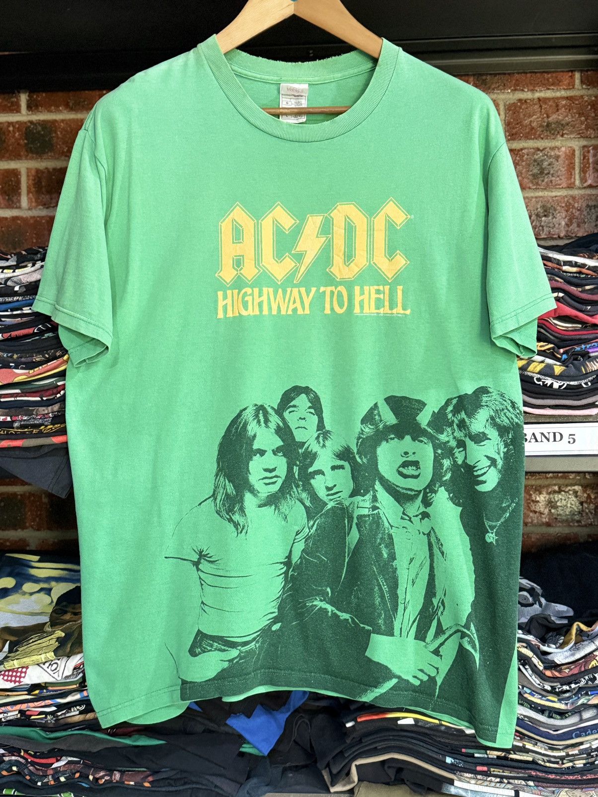 Band Tees Thrashed Vintage Acdc Highway To Hell Rare Colour Faded Tee Size US L / EU 52-54 / 3 - 1 Thumbnail