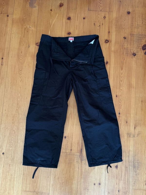 Kenzo Pantalon cargo noir Kenzo - détail bouton fleur Size US 34 / EU 50 - 1 Thumbnail