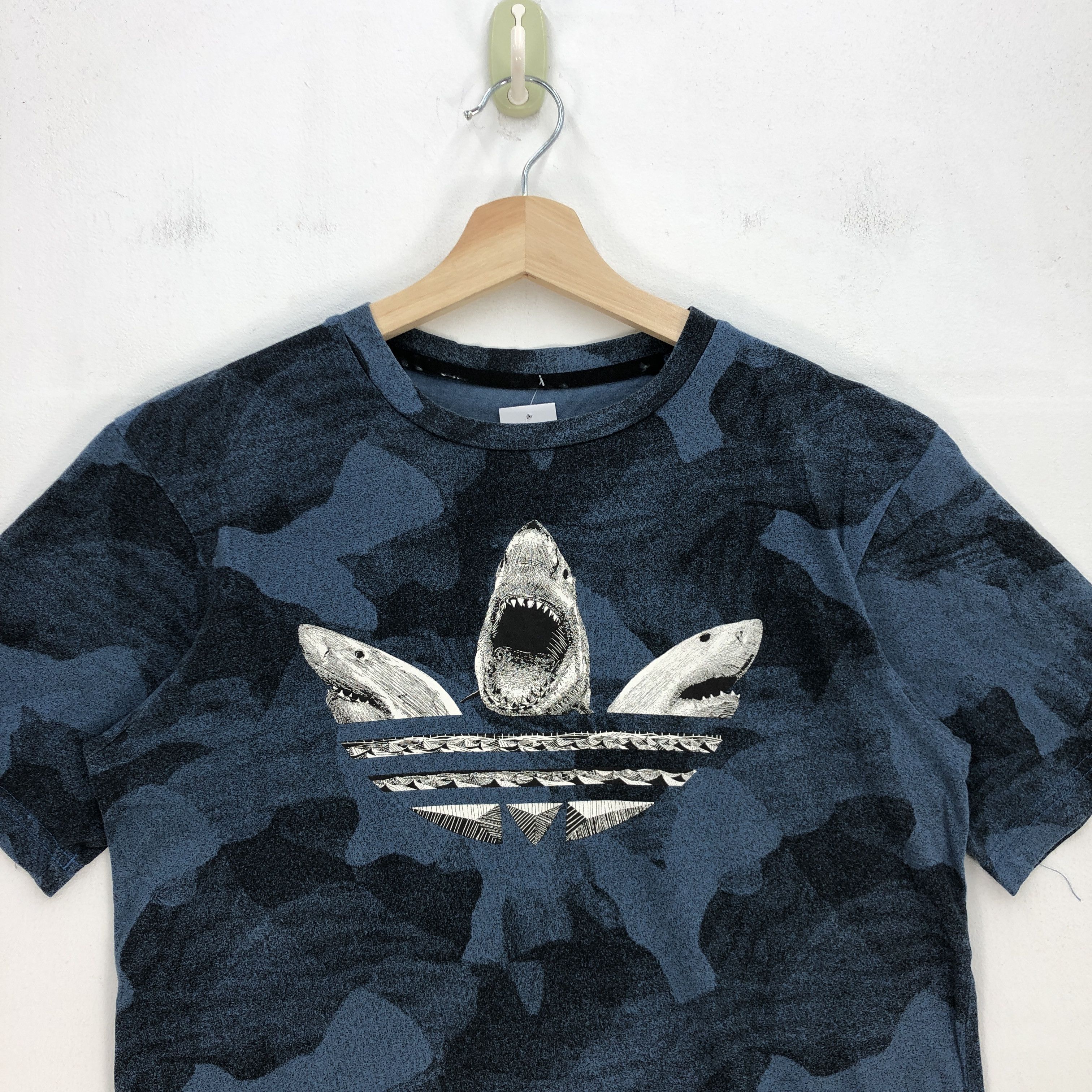 Adidas Y2K Adidas T Shirt Adidas Shark Trefoil Camouflage Tees Size US S / EU 44-46 / 1 - 2 Thumbnail