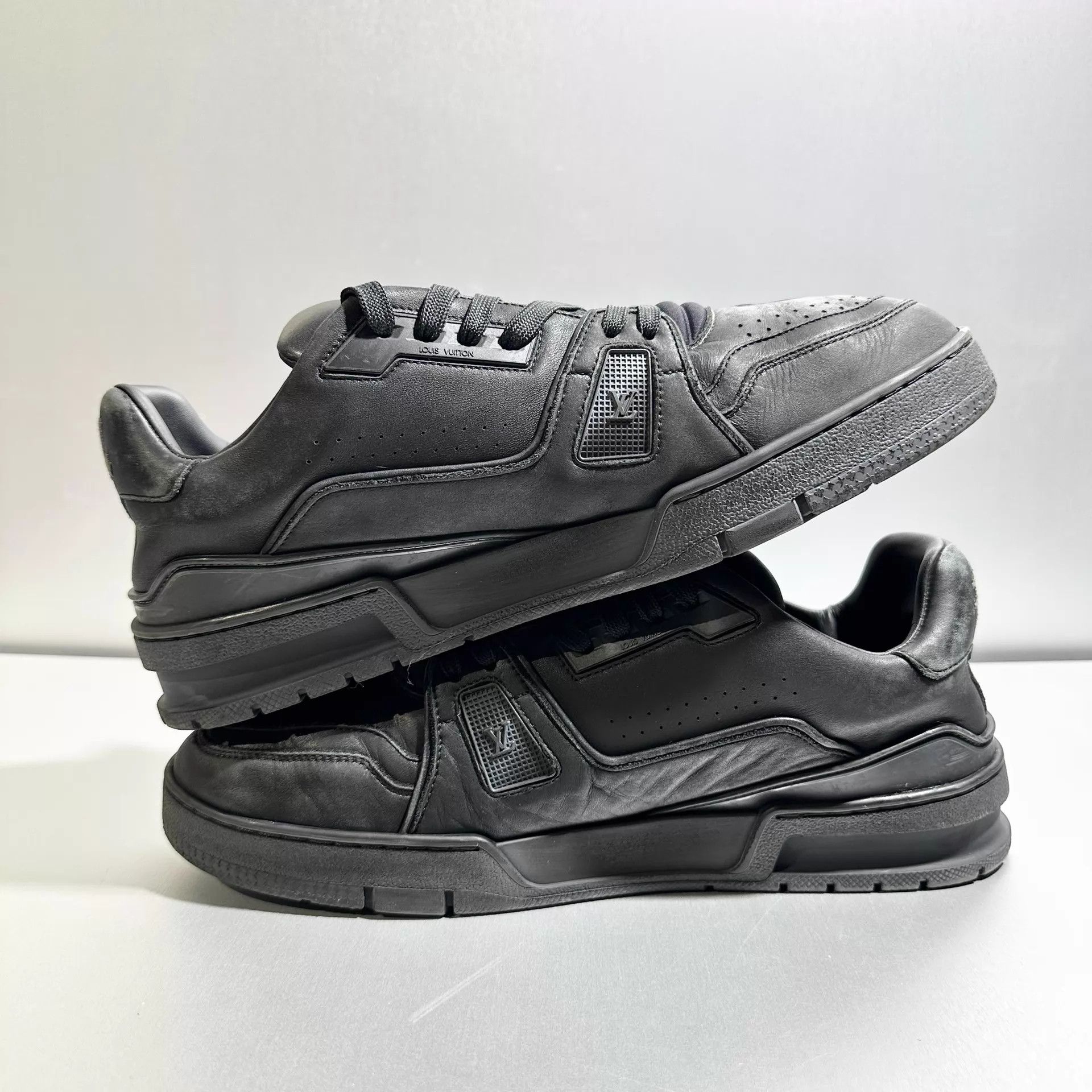 Louis Vuitton LV Trainer Distressed Black 8/42 Barely used Size US 9 / EU 42 - 4 Thumbnail