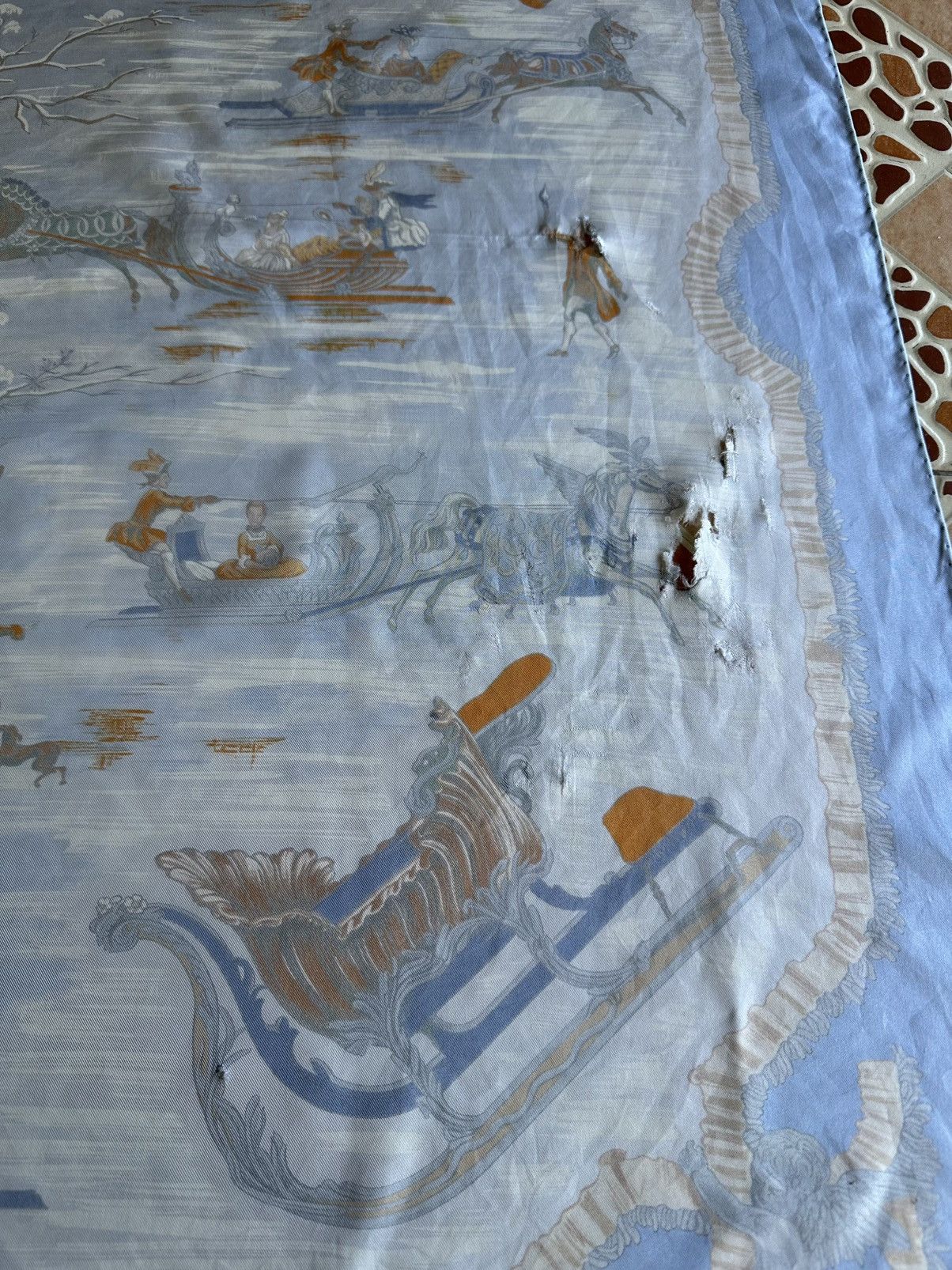 Hermes 🔅Steals🔅HERMES Traineaux Et Glissades Scarf Carre 90 Silk Size ONE SIZE - 11 Thumbnail