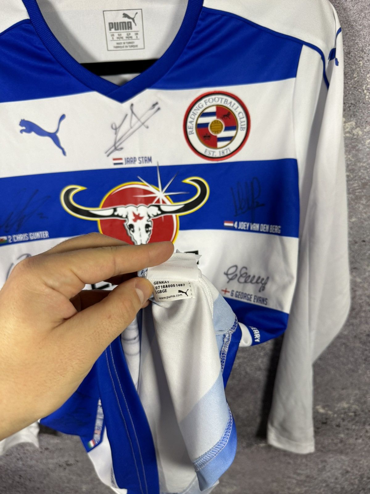 Puma × Vintage Reading 2016/17 Puma Jersey All Team Autographs Blokcore S Size US S / EU 44-46 / 1 - 10 Thumbnail