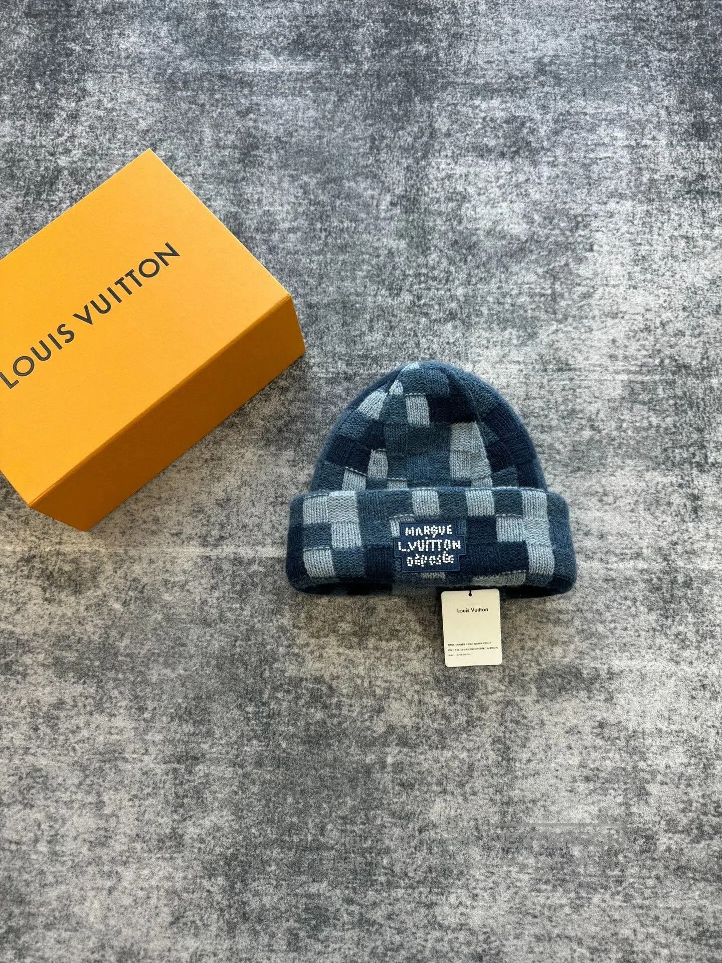 Louis Vuitton louis vuitton blue check wool beanie. Size ONE SIZE - 1 Thumbnail