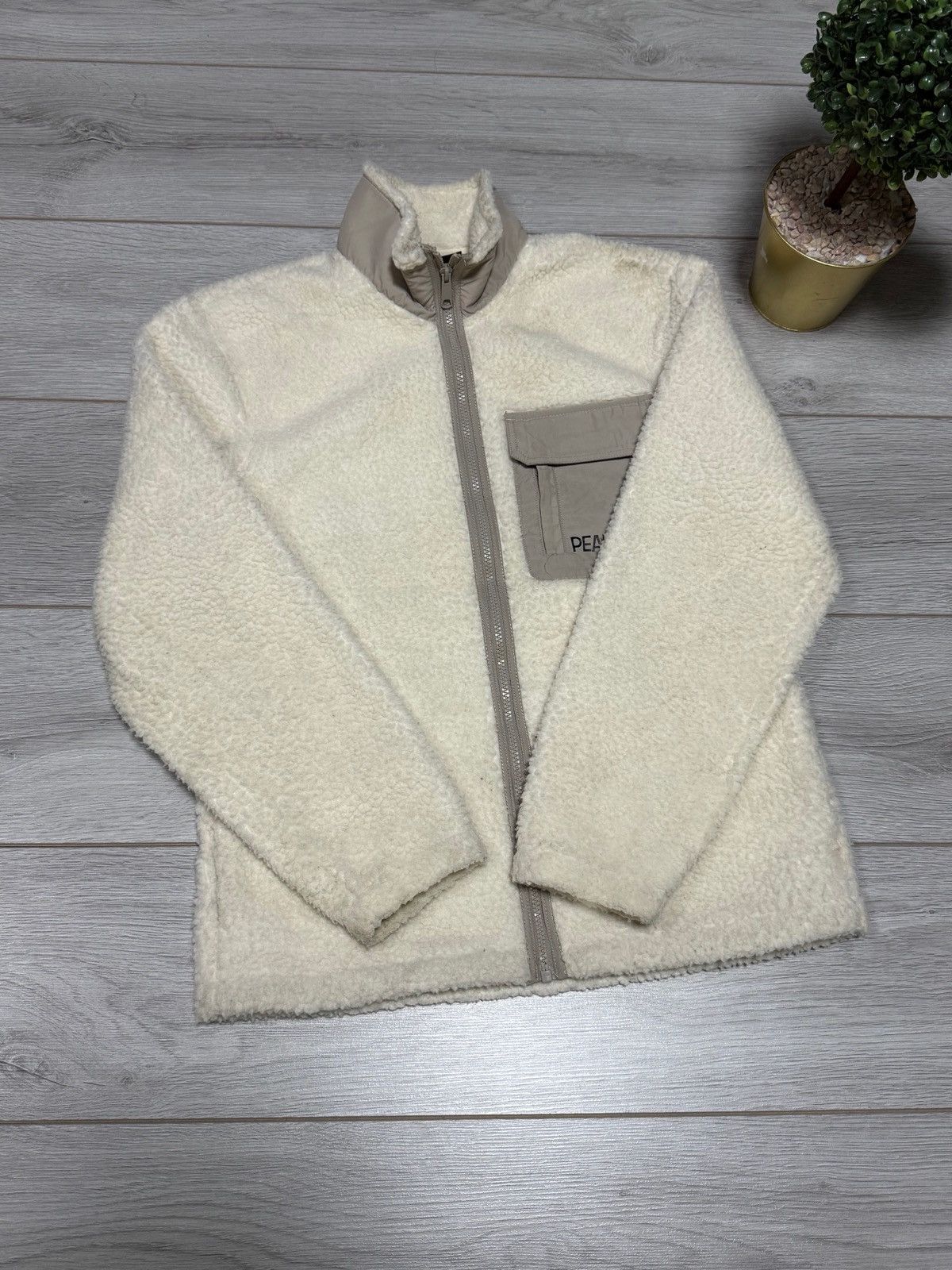 H&M × Peanuts Peanuts X H&M Snoopy fleece winter jacket sherpa Size US S / EU 44-46 / 1 - 8 Thumbnail