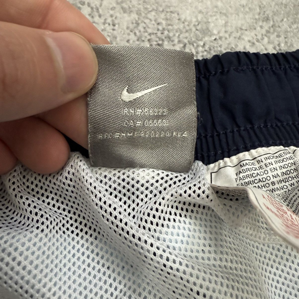 Vintage Vintage Nike Nylon Shorts Y2K Size US 34 / EU 50 - 7 Thumbnail