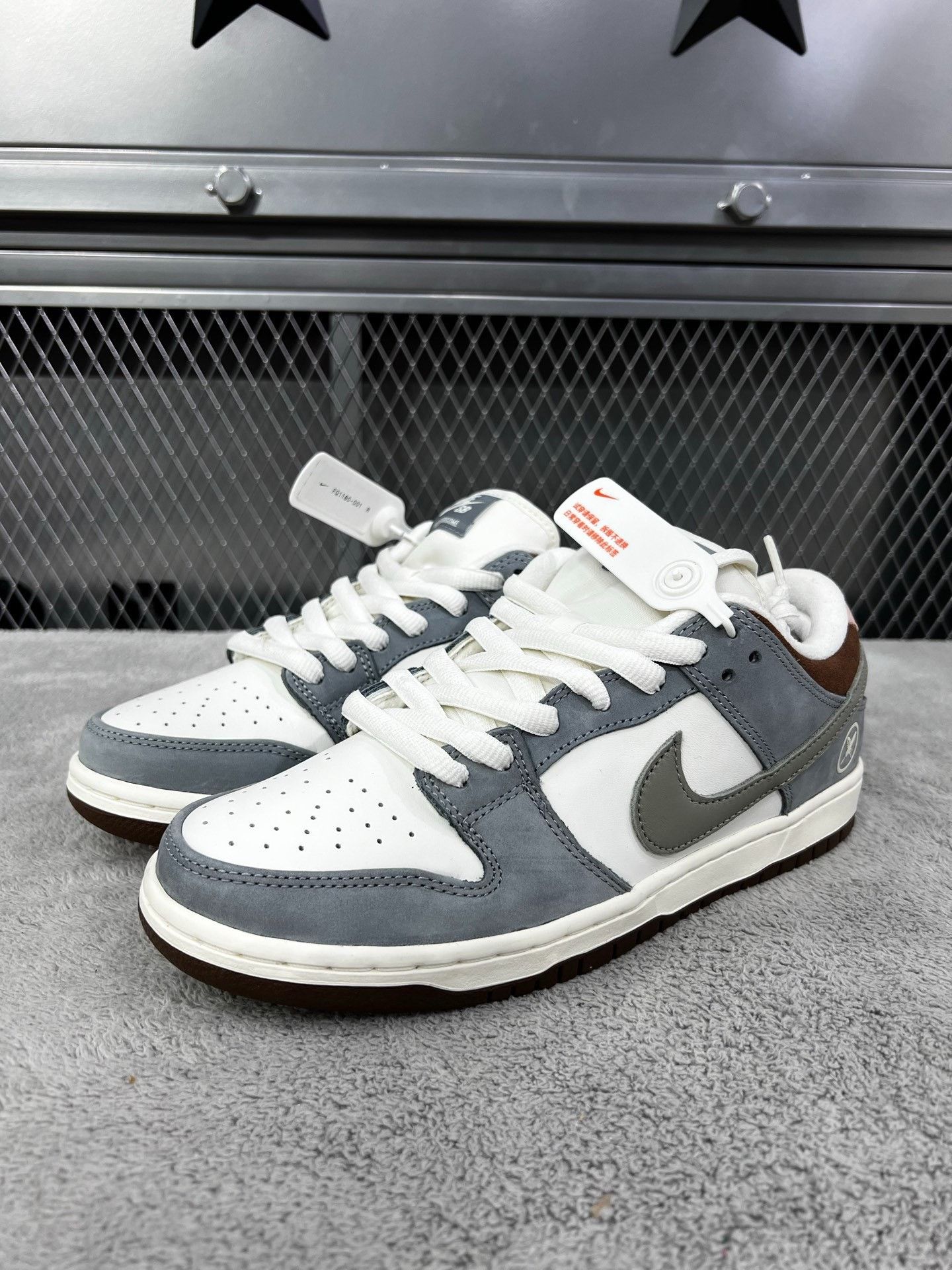 Nike Nike DUNK White Lowtop Sneakers L Men Size US 10 / EU 43 - 1 Thumbnail