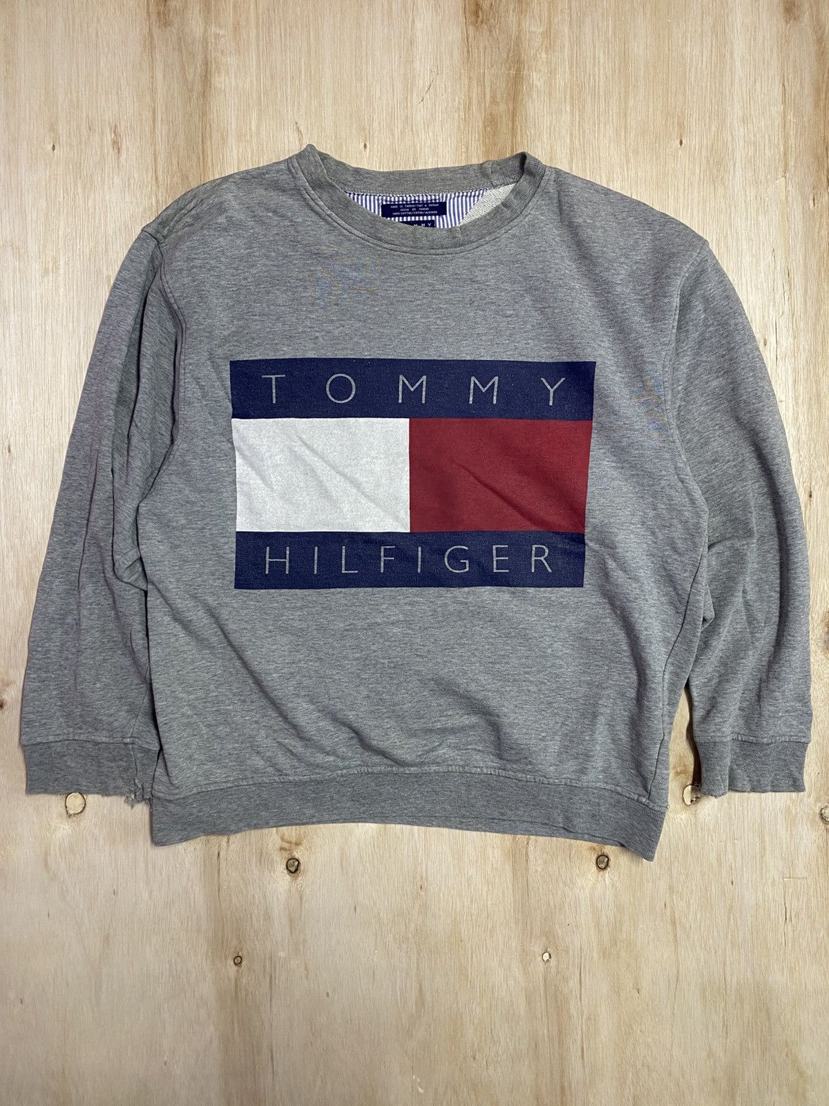 Tommy Hilfiger vintage Tommy Hilfiger sweatshirt with a large flag Size US XL / EU 56 / 4 - 1 Thumbnail