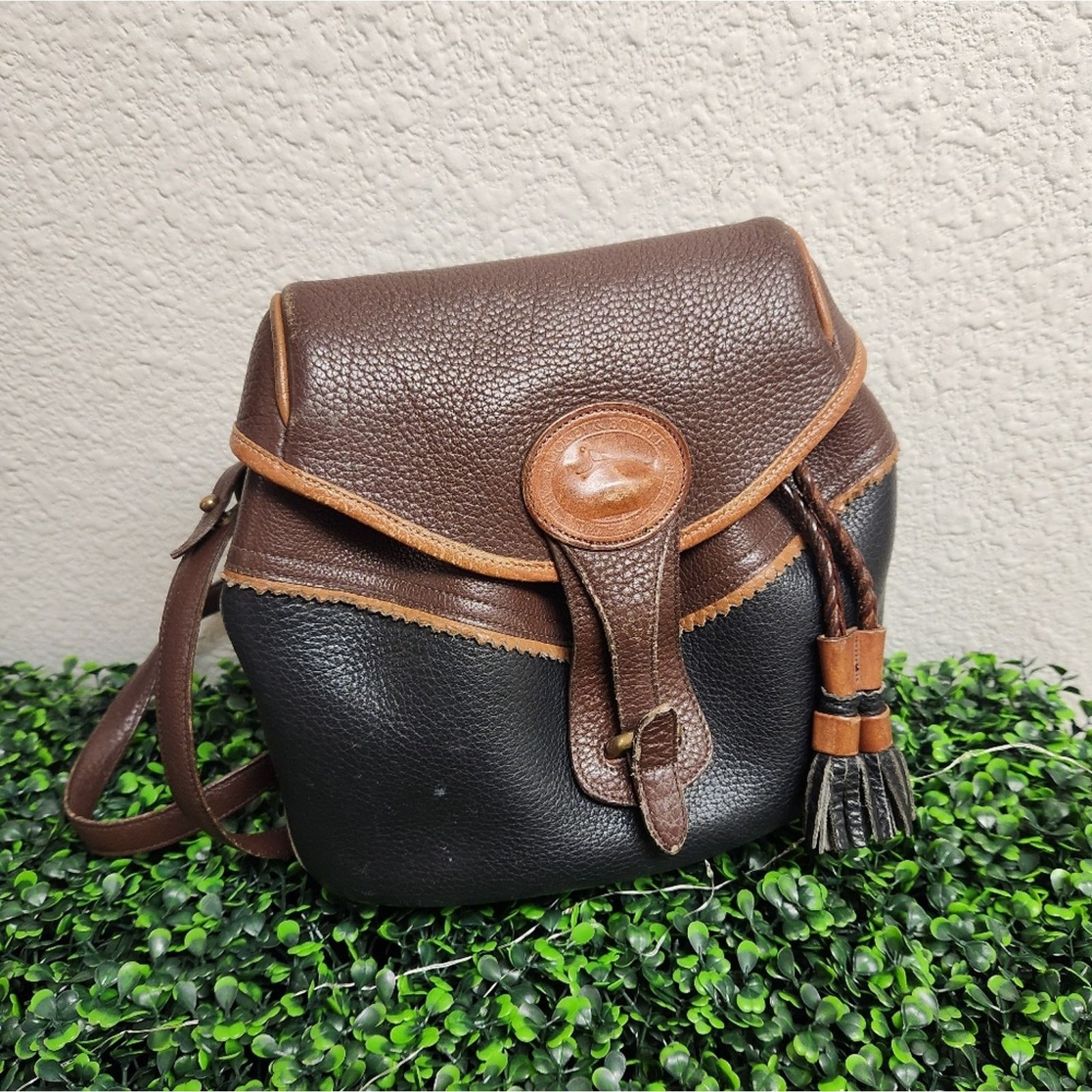 Dooney & Bourke Dooney & Bourke Teton Drawstring saddle Pebbled crossbody. Size ONE SIZE - 2 Thumbnail