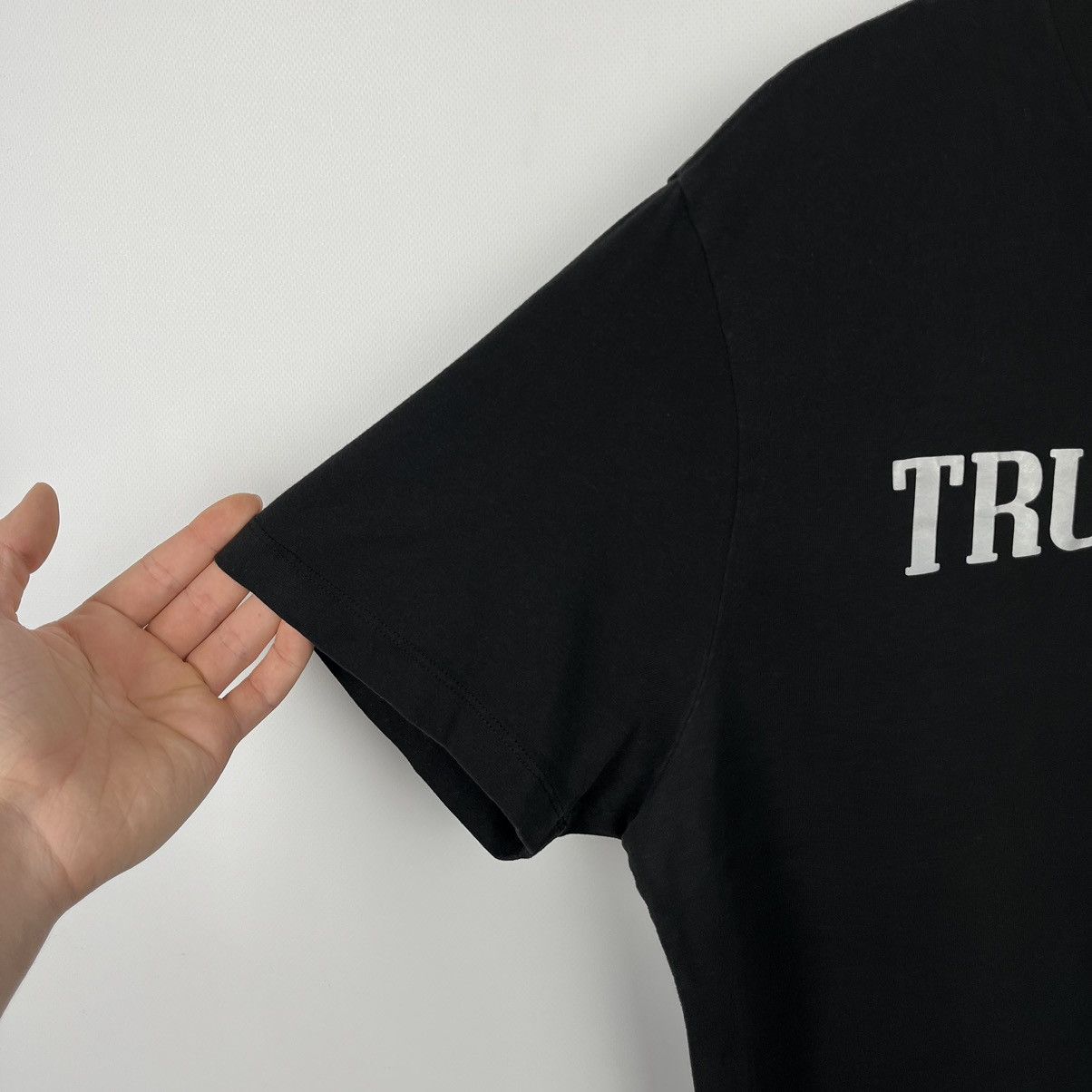 True Religion Vintage True Religion y2k reflective big logo T Shirt 00’s Size US L / EU 52-54 / 3 - 9 Thumbnail
