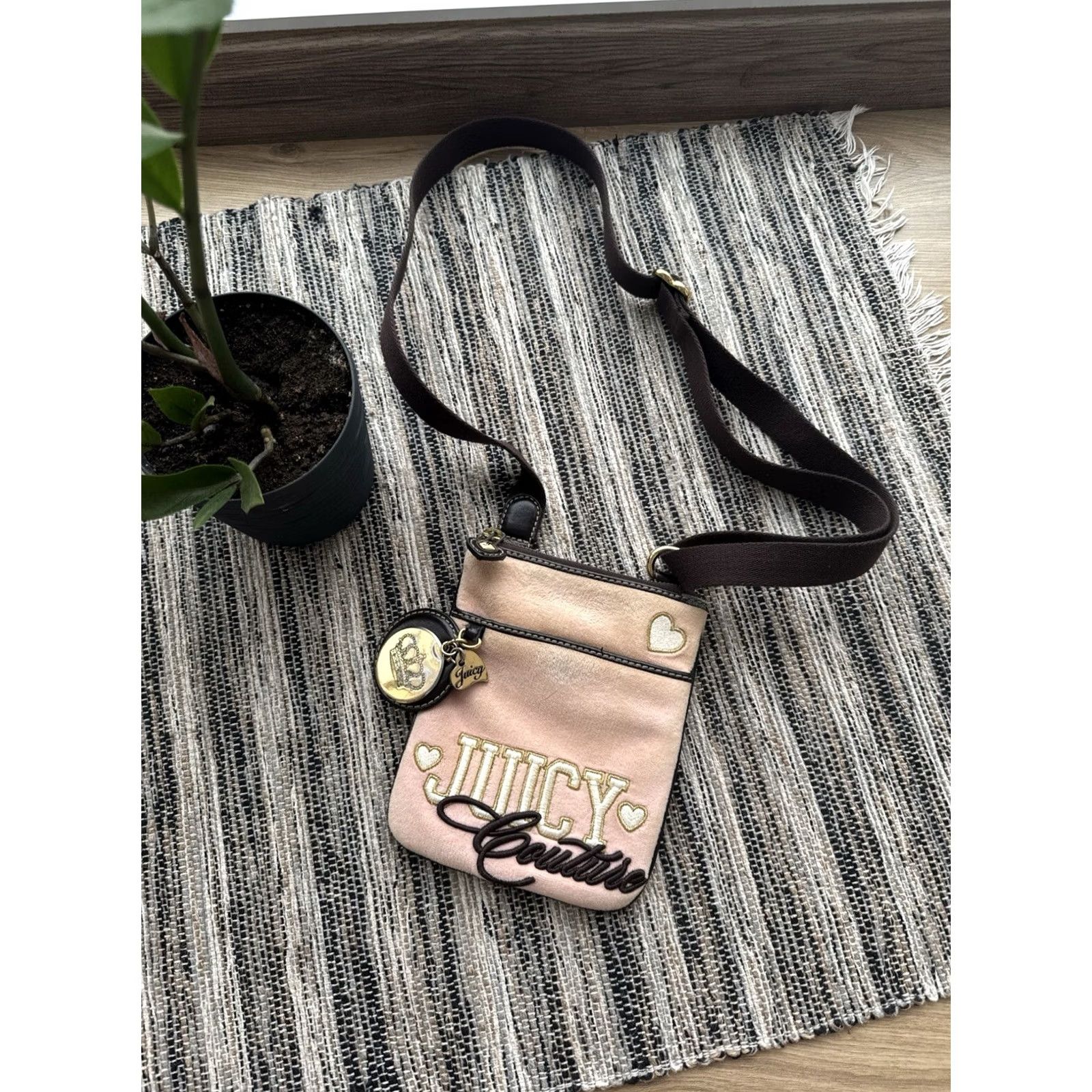 Juicy Couture VINTAGE Juicy Couture Pink Velour Y2K Big Logo Messenger Shoulder Bag Crosboddy Women Small Pink Logo 90s Retro Designer Bag Womens Size ONE SIZE - 2 Thumbnail