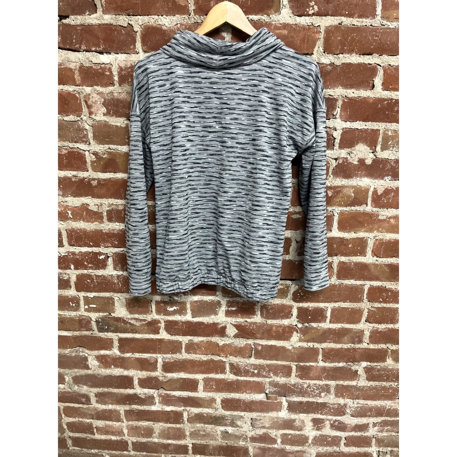 Talbots T by Talbots Womens Gray Pullover Sweashirt Mock Neck Size Medium Petite Sweatshirt Pullover Polyester Spandex Mock Neck Womens Petite Medium Gray Size M / US 6-8 / IT 42-44 - 2 Thumbnail