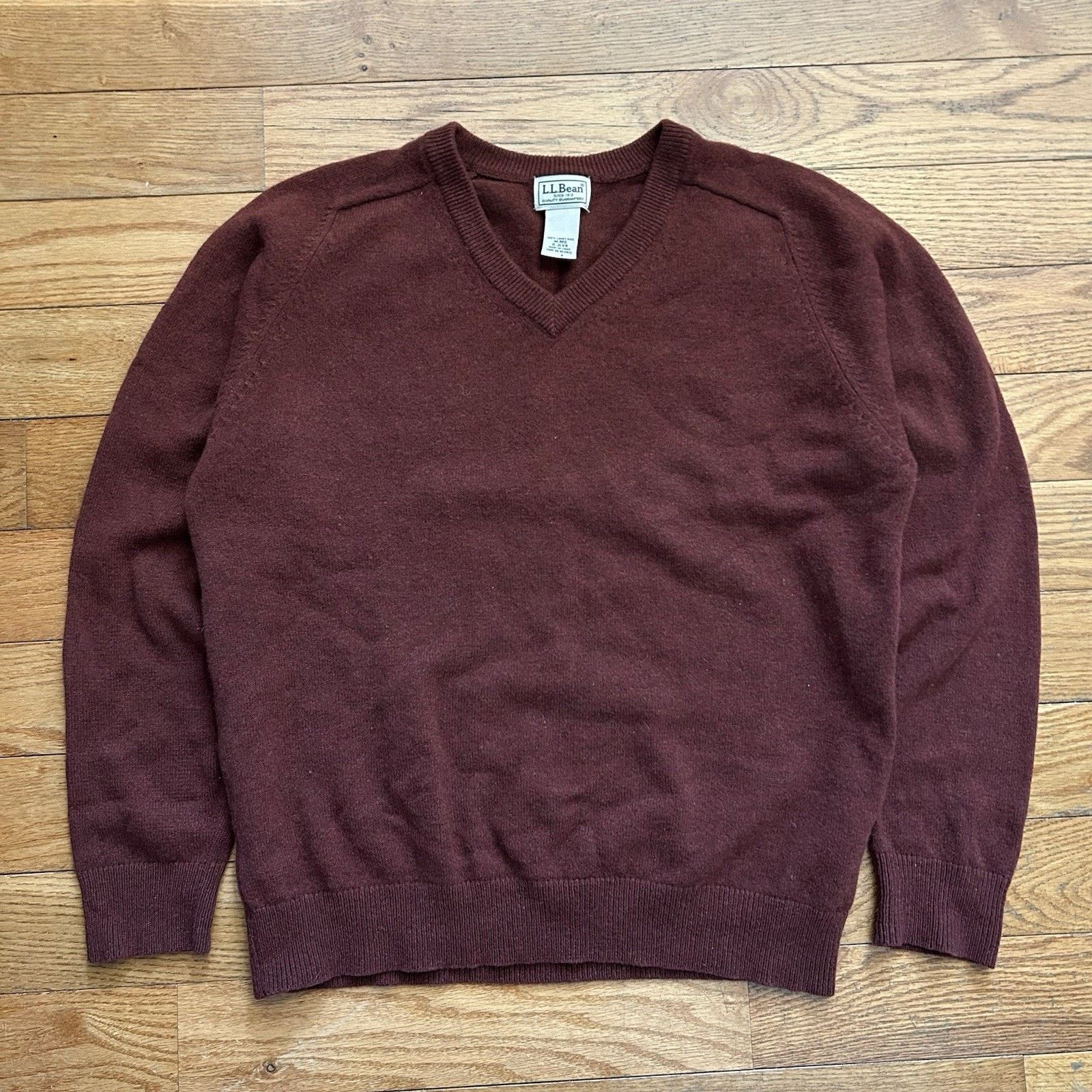 L.L. Bean Ll Bean 100% Lambs Wool Knit V Neck Sweater Medium Size US M / EU 48-50 / 2 - 1 Thumbnail