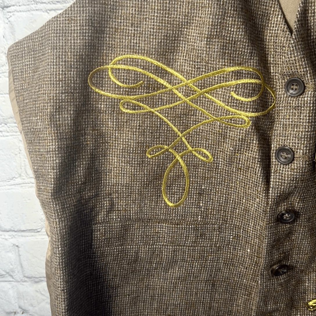 Vintage VINTAGE Men’s Vest Waistcoat with Metal Embellishments Horse Stagecoach Wool Brown L Vest Men Brown Size US L / EU 52-54 / 3 - 2 Thumbnail
