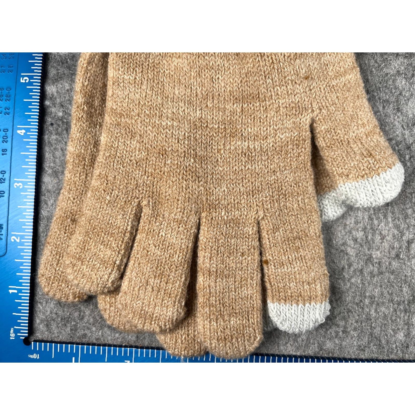 Vintage Mixit Gloves Womens One Size Beige Acrylic Blend Knit Stretch Snow Ski NEW Size ONE SIZE - 2 Thumbnail