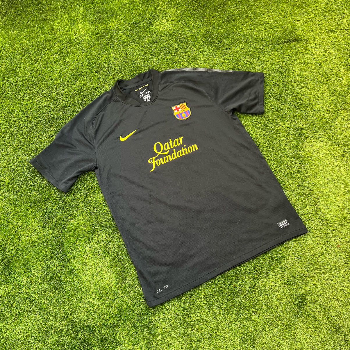 Nike FC Barcelona 2011/12 Away Jersey Nike Vintage Football Shirt Size US XL / EU 56 / 4 - 2 Thumbnail
