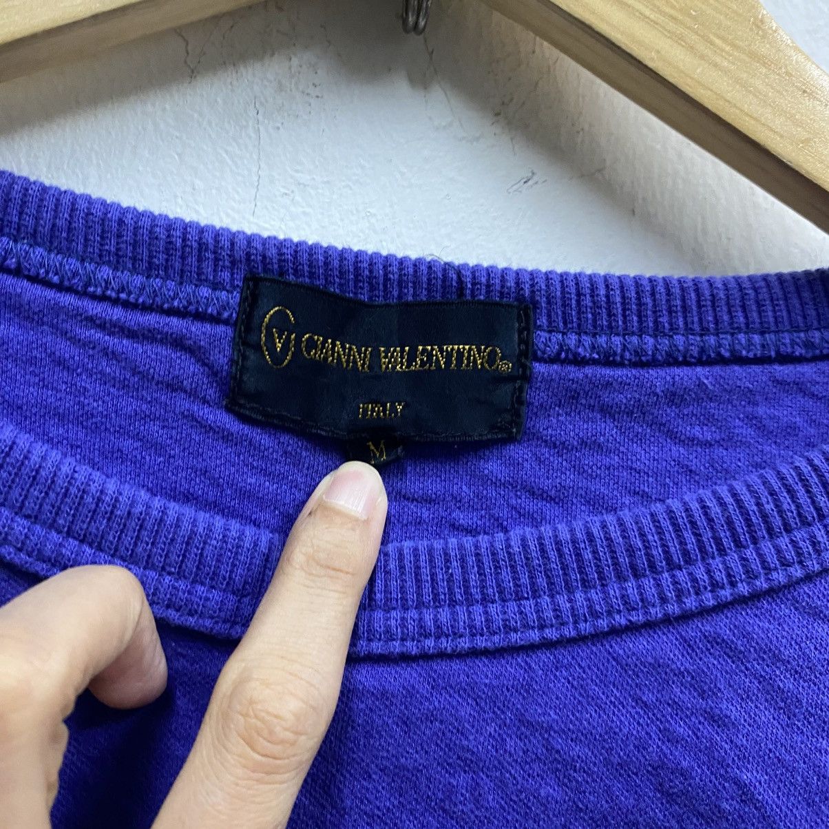Gianni Valentino VTG Gianni Valentino purple crewneck sweatshirt embroid logo Size US XS / EU 42 / 0 - 8 Thumbnail